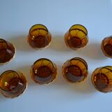 Set of 8 amber glasses & vintage rattan 1970