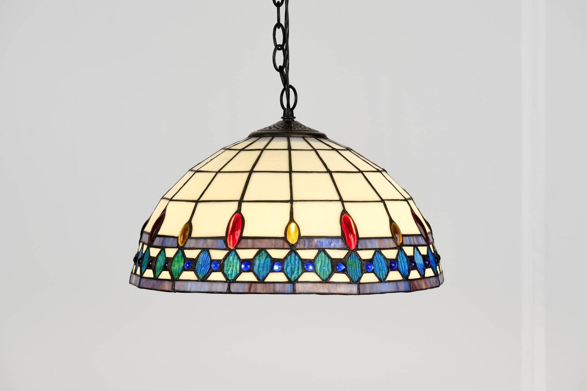 Lampe suspendue en verre teinté de style Tiffany