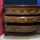 Commode tombeau bordelais de style Louis XV