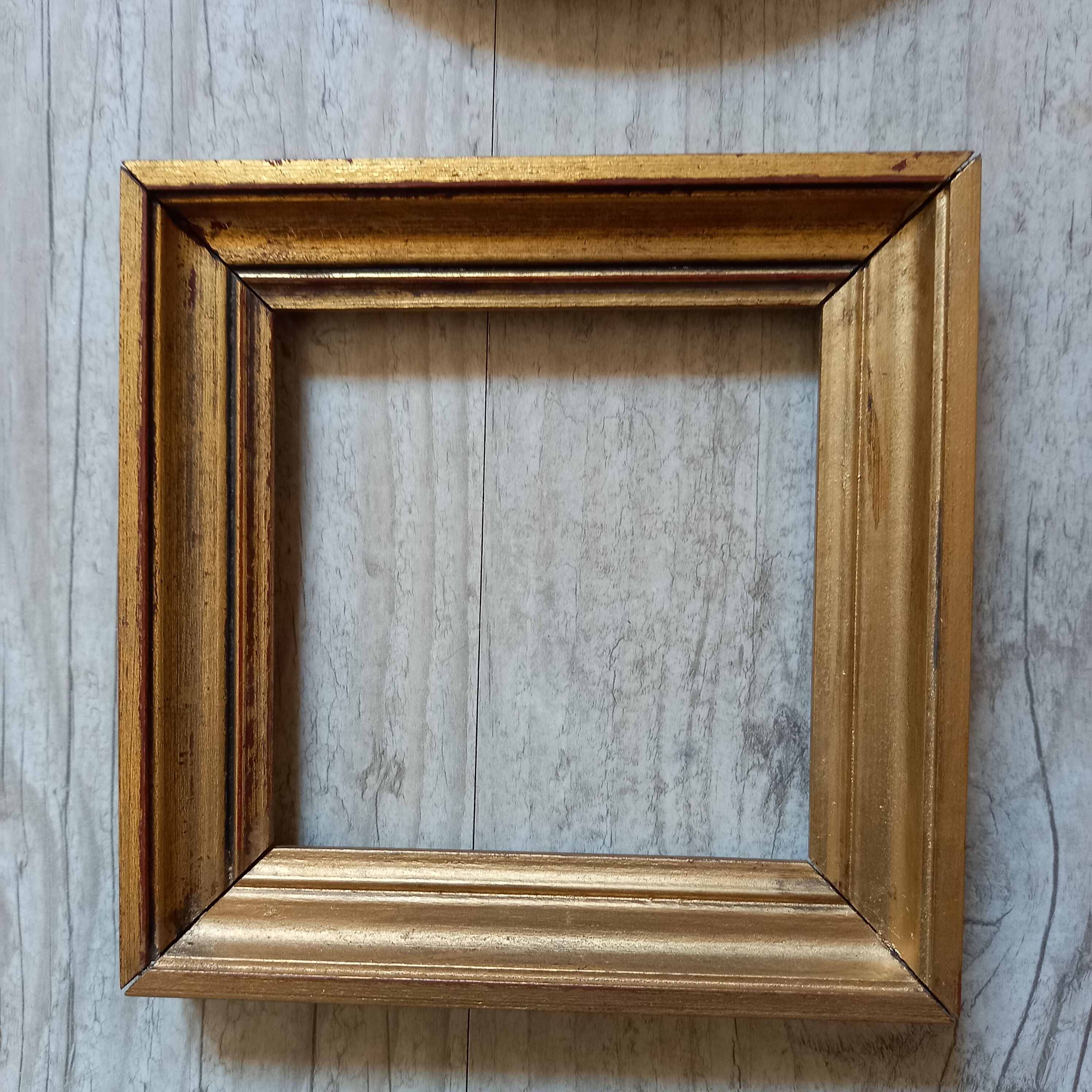 Set of 3 round frames and golden square