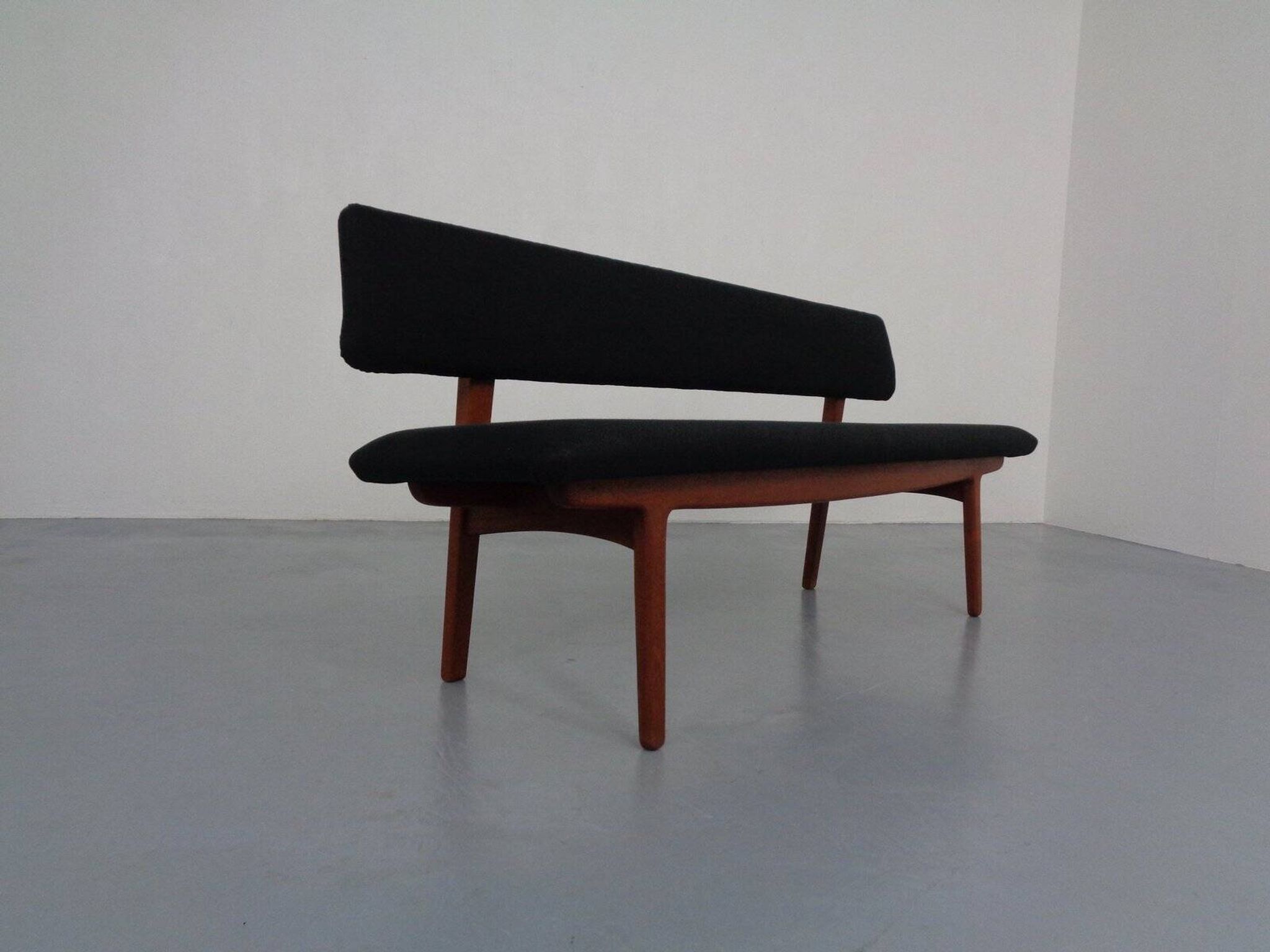 Large teak bench by Aksel Bender Madsen & Ejnar Larsen for Næstved Møbler, Denmark, 1950s.