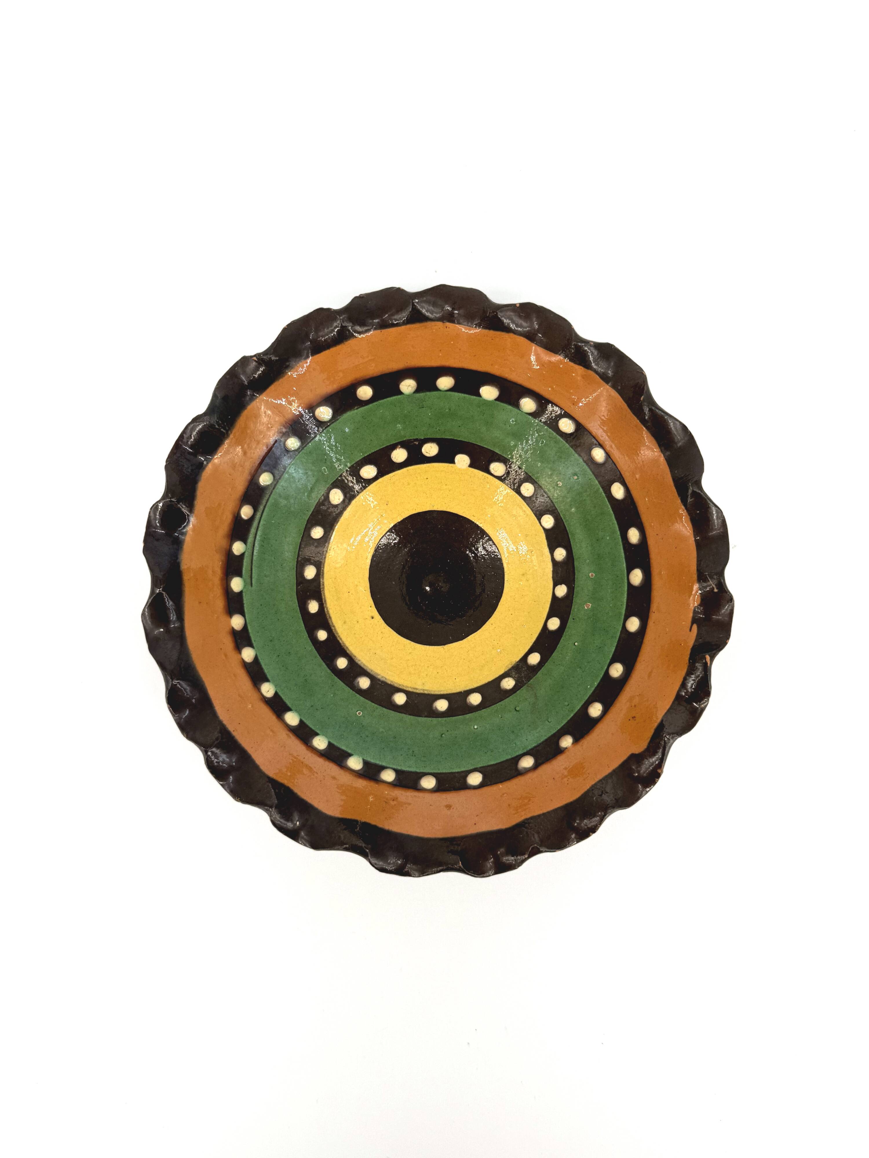 Glazed ceramic cup with wavy edge - wave