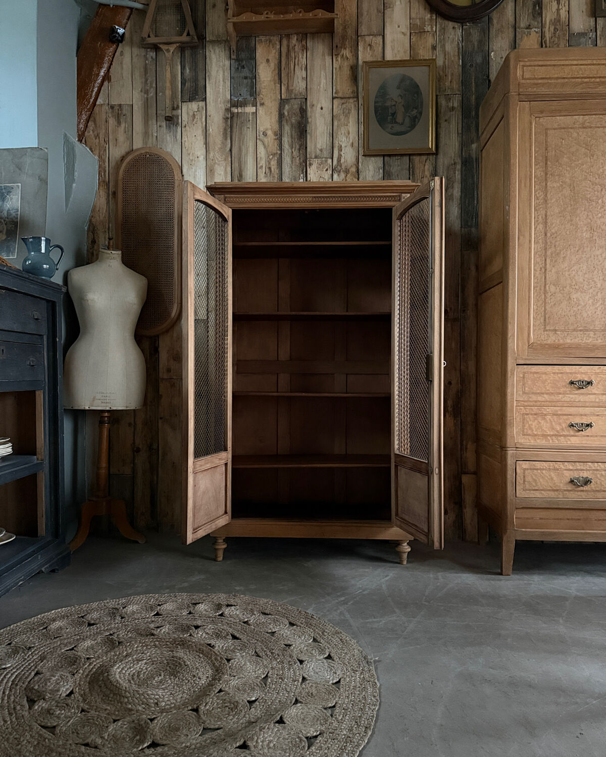 Old library with grilles (renovated)