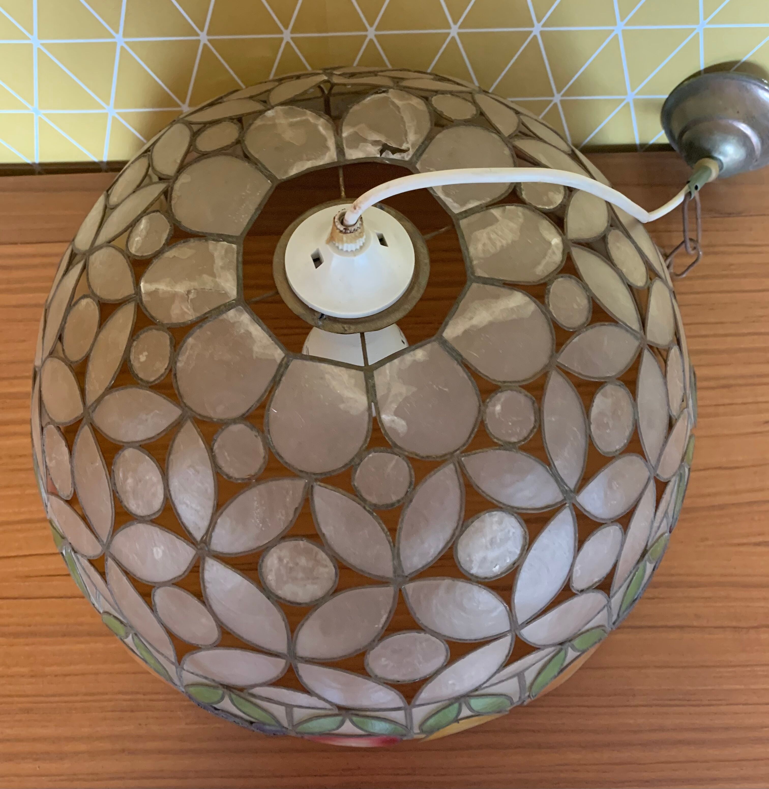 Mother-of-pearl pendant lamp, fruit theme