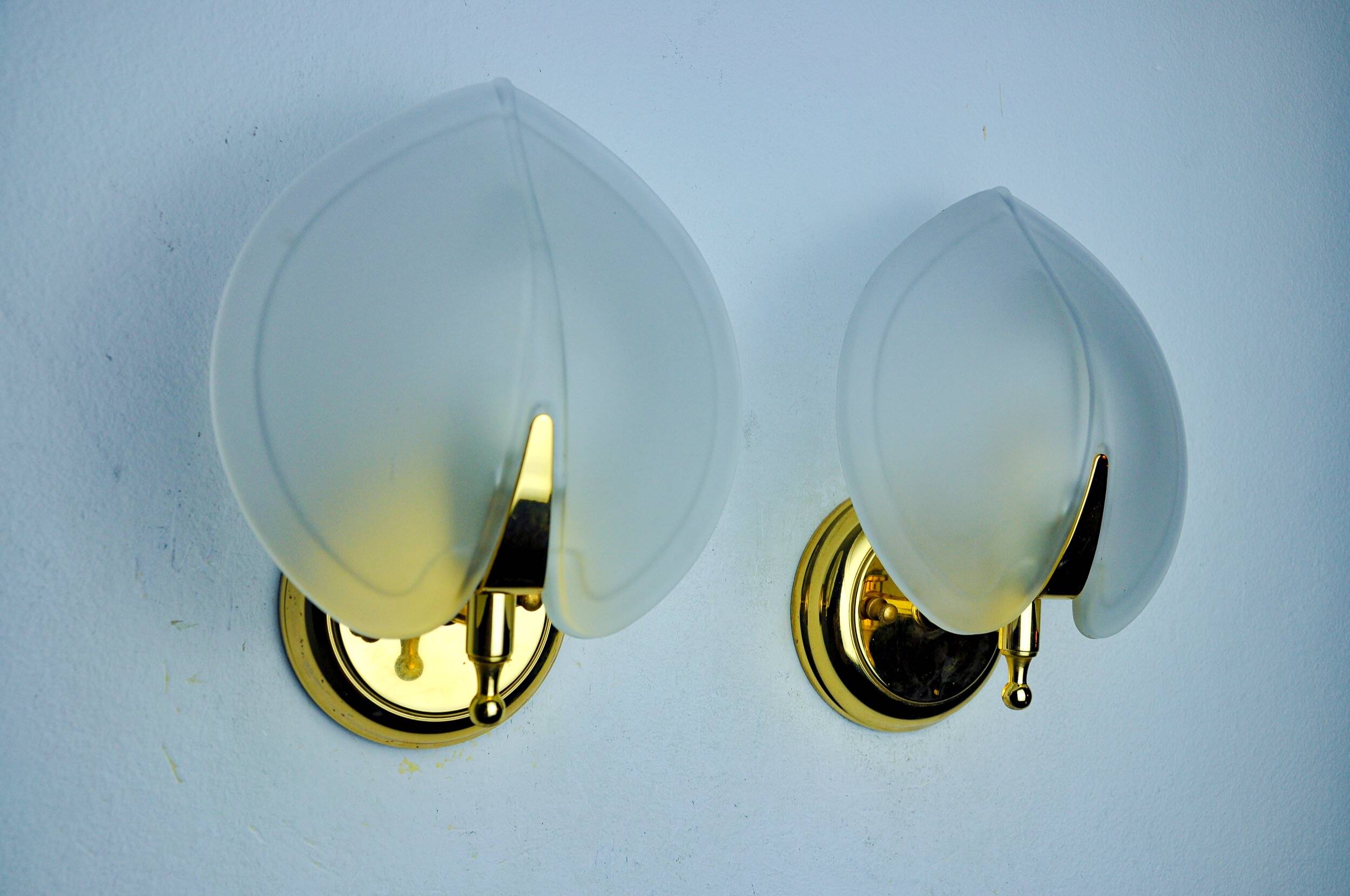Pair of "leaf" wall lights, smoked glass, Italy, 1970