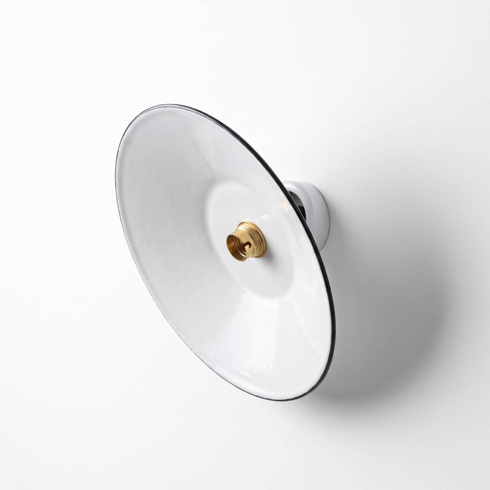 Vintage wall light in green enamelled metal and porcelain, to be re-wired.