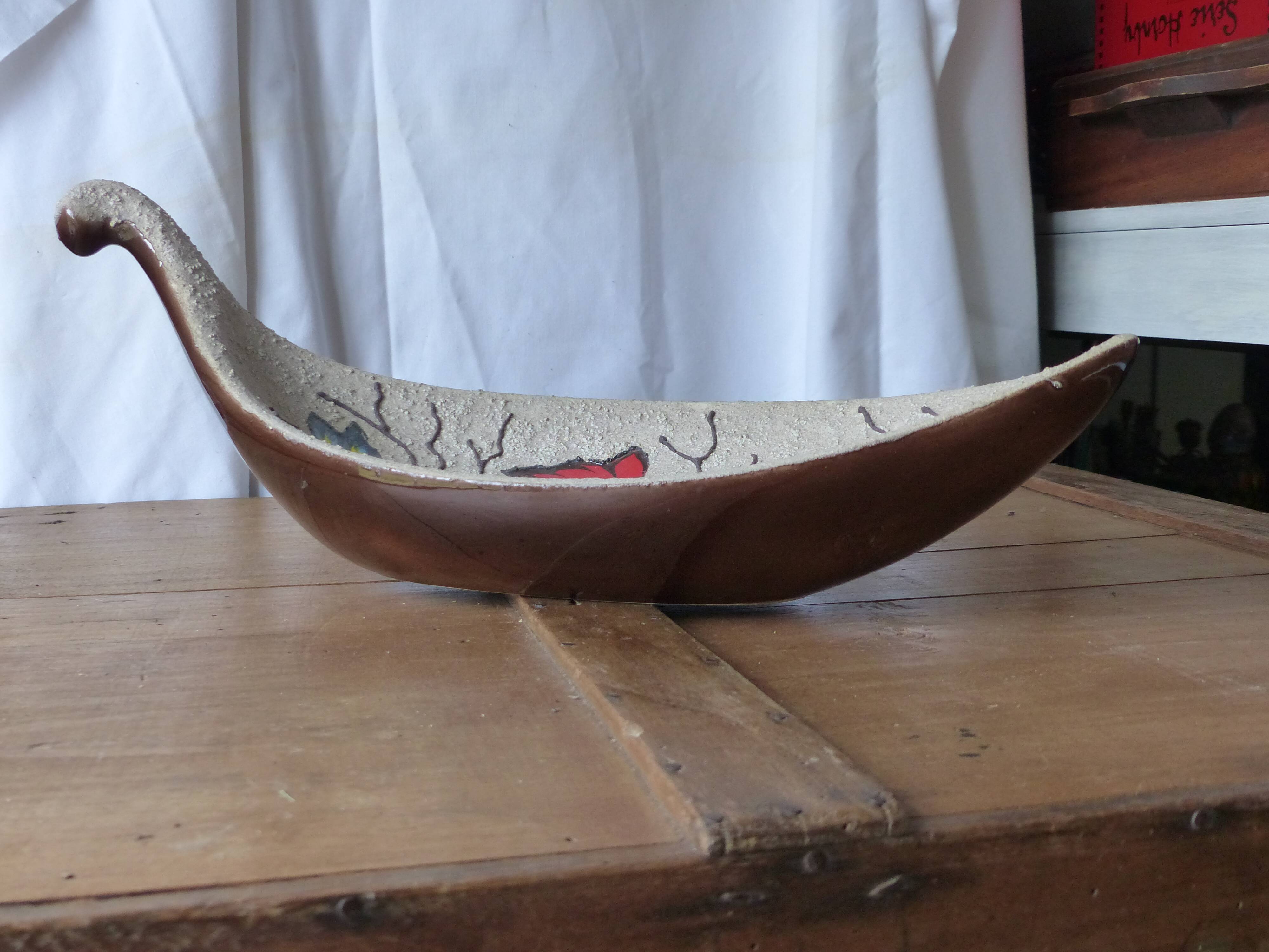 Vintage fruit bowl, butterfly decoration.