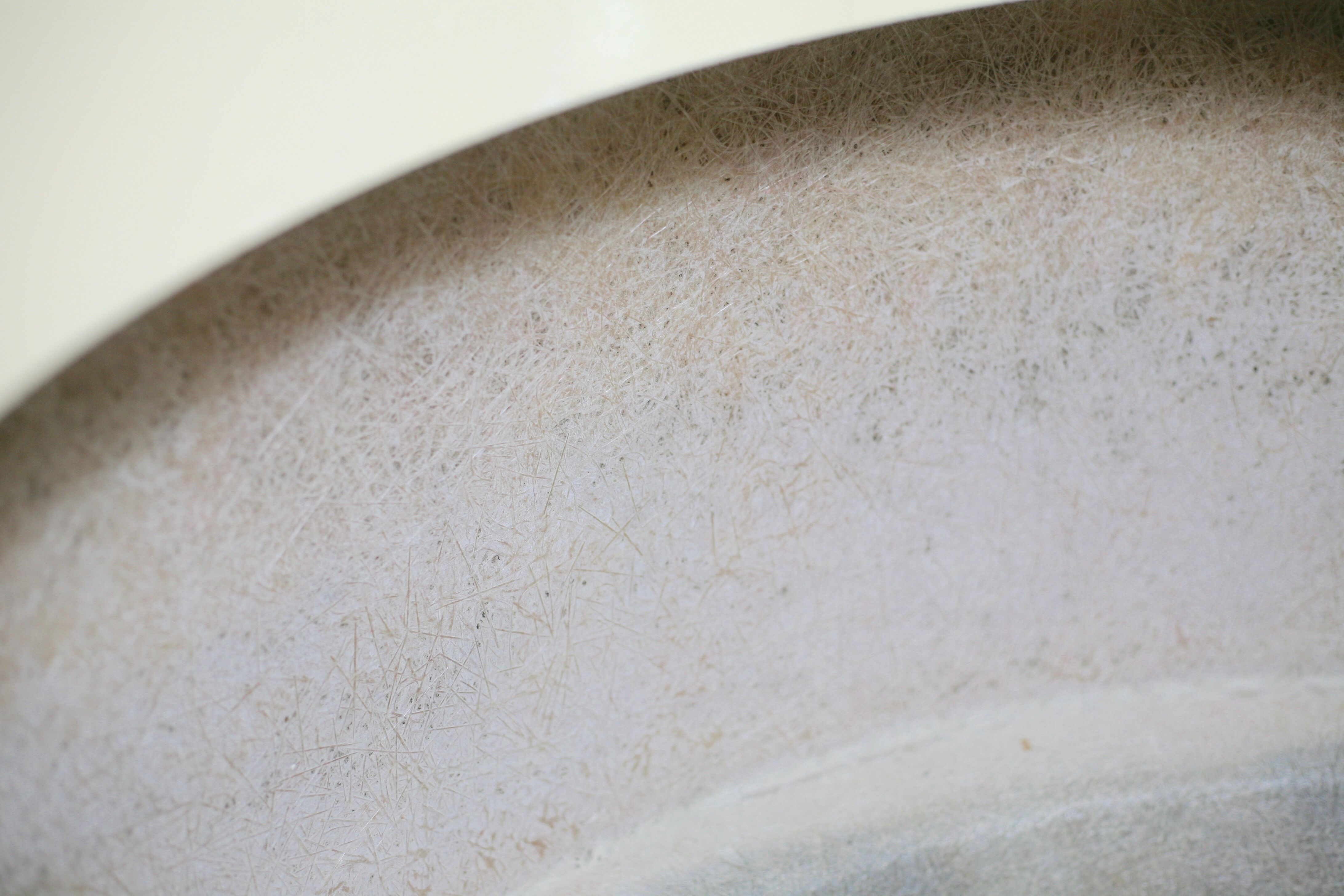 Important cylindrical planter in cream lacquered fiberglass, circa 1970