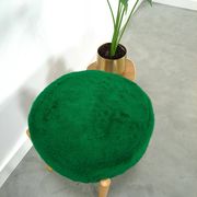 Houten vintage kruk met groen kussen