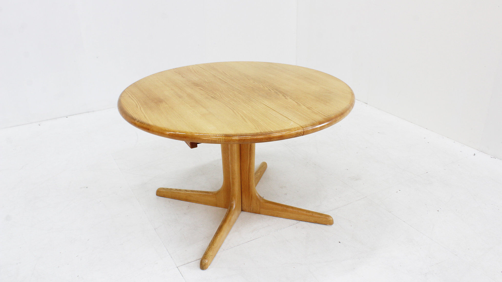 Vintage Danish round extendable dining table solid oak 1960s