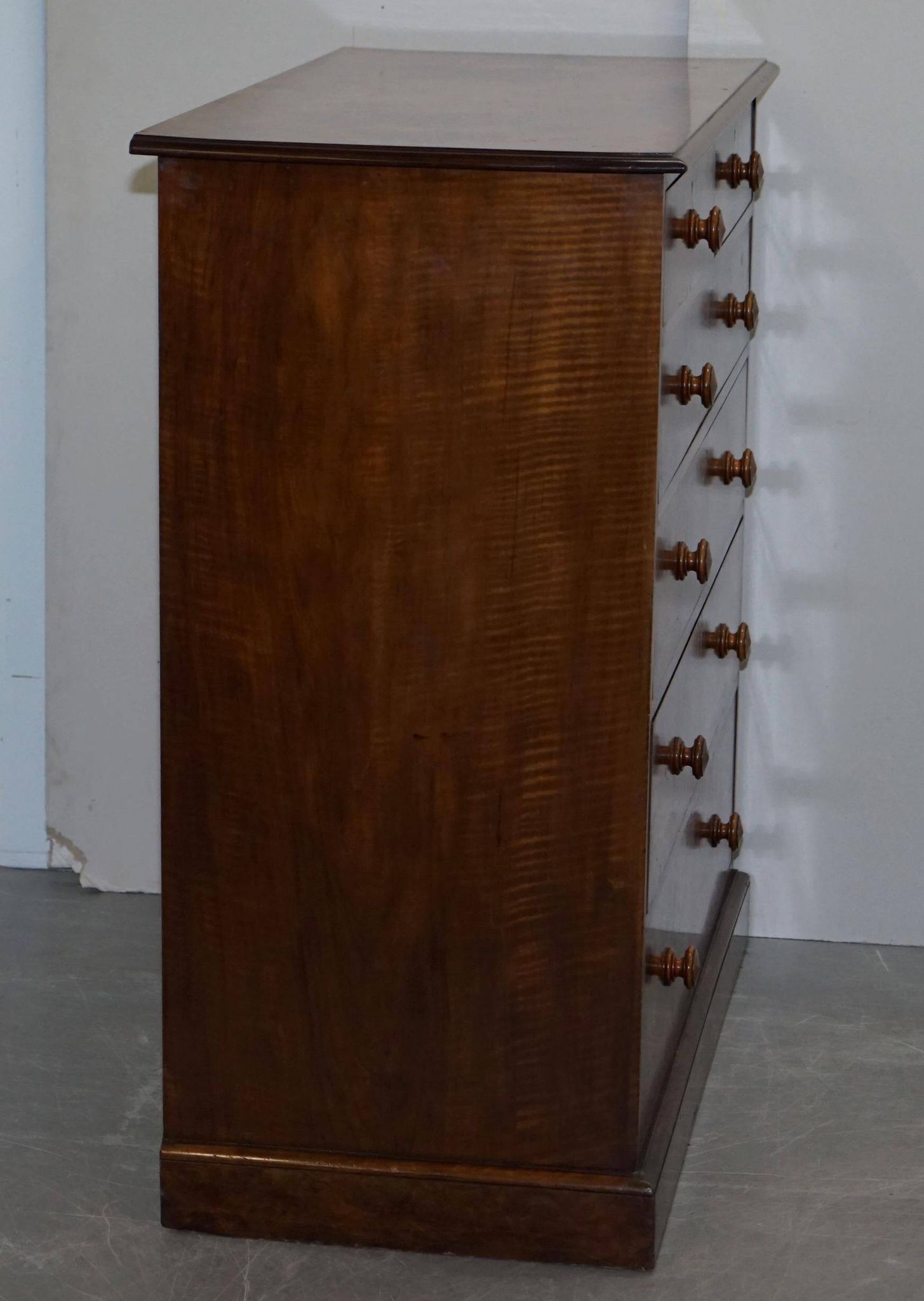 Commode militaire Howard & Son 1881 par Sir C Pigott