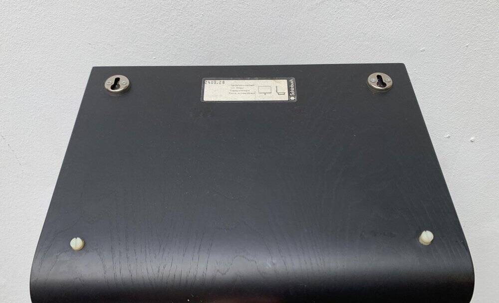 Minimalist postmodern coat rack Mensolo by Schönbuch, Germany, 1990s.