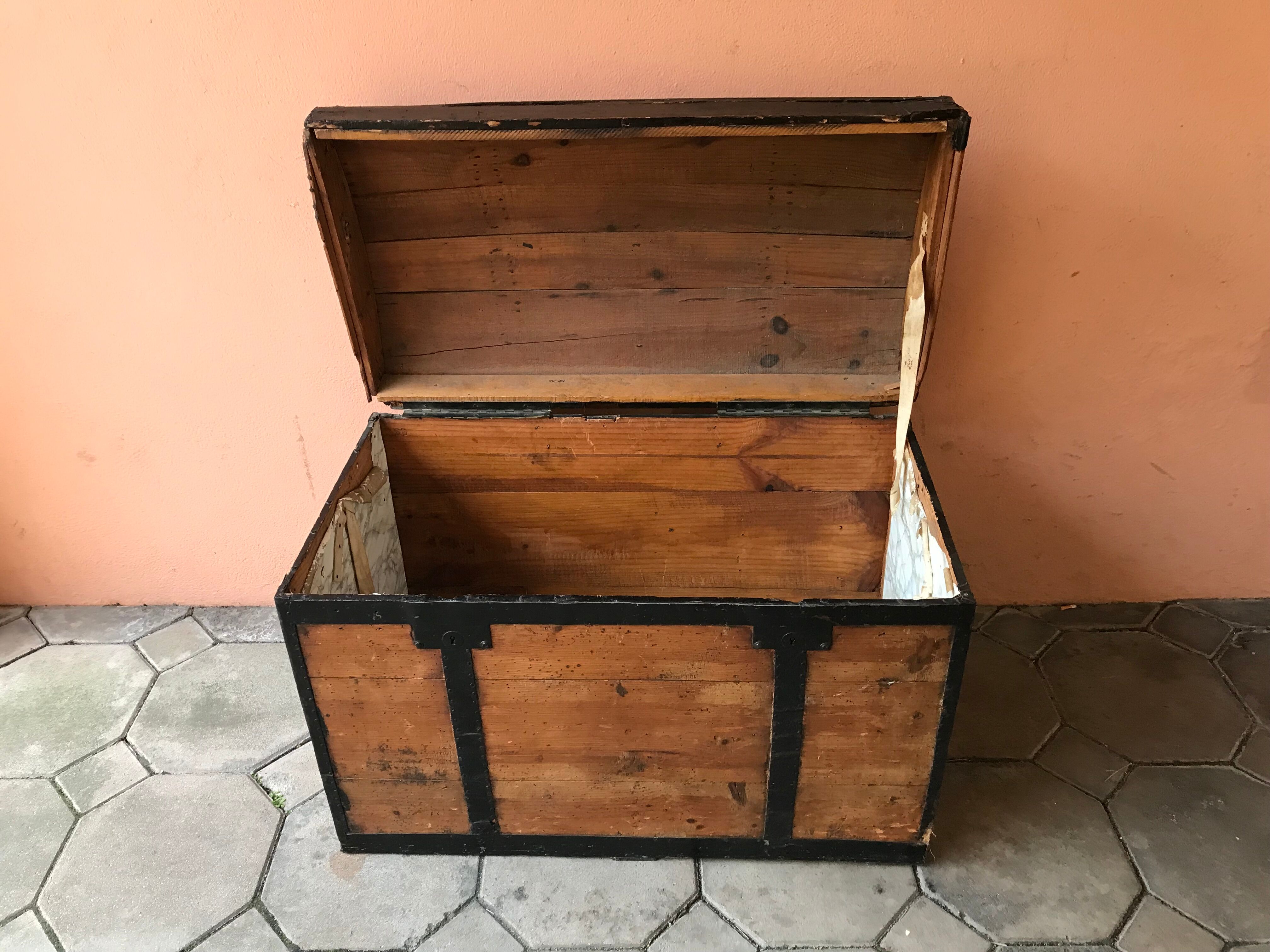 OLD TRUNK EARLY TWENTIETH IN PITCHPIN DOMED SHAPE LARGE MODEL