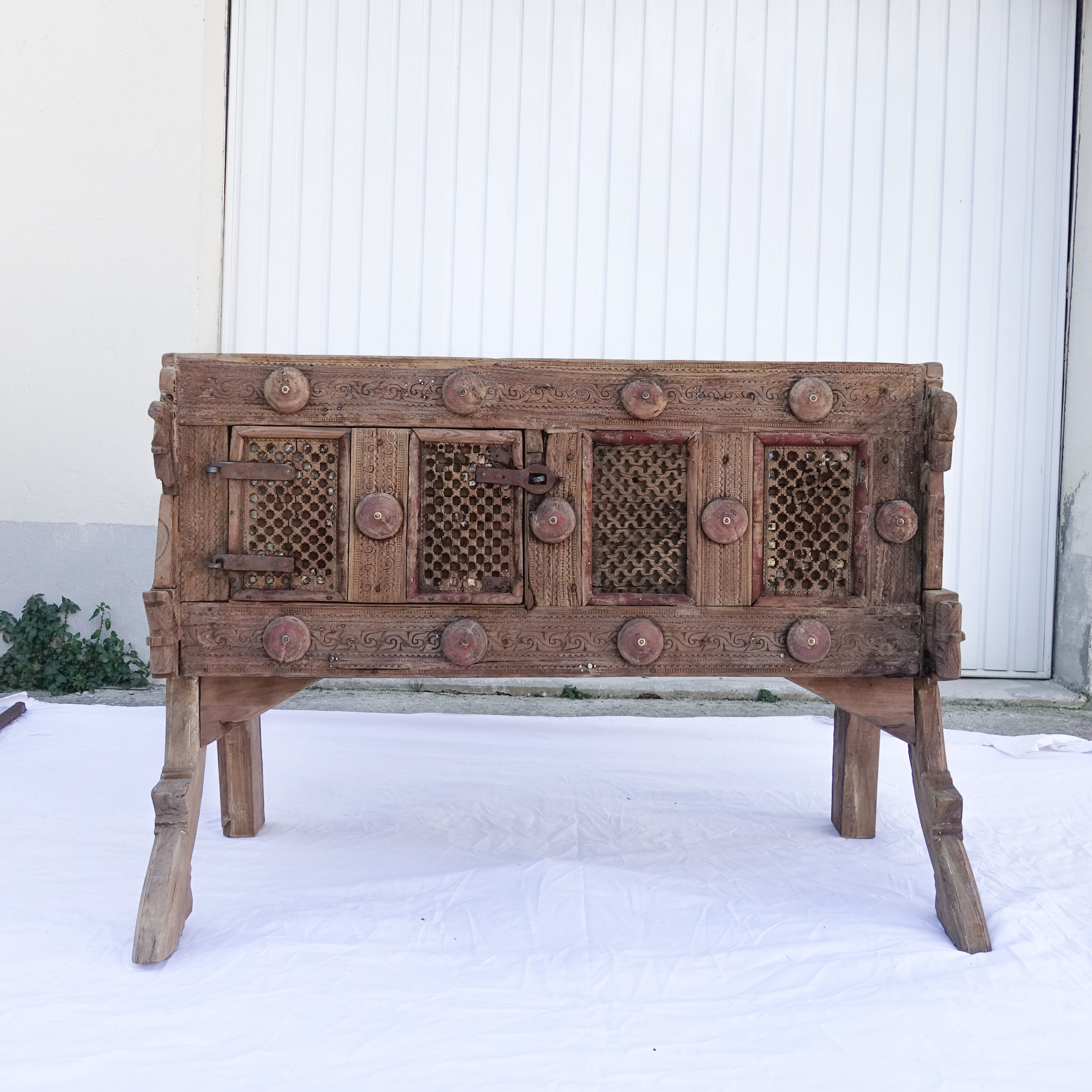 Ancient indian furniture damchiya