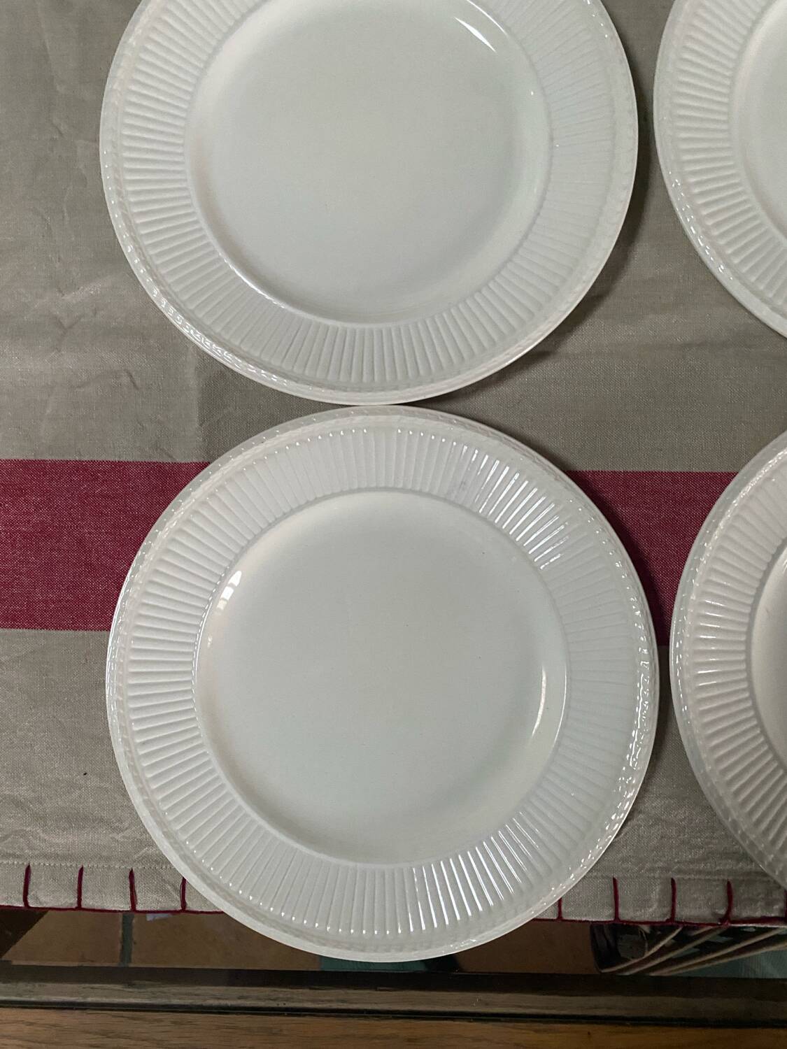 Set of 4 Wedgwood dinner plates