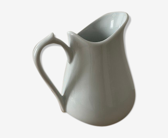 Pitcher 1 liter in white porcelain
