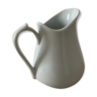 Pitcher 1 liter in white porcelain