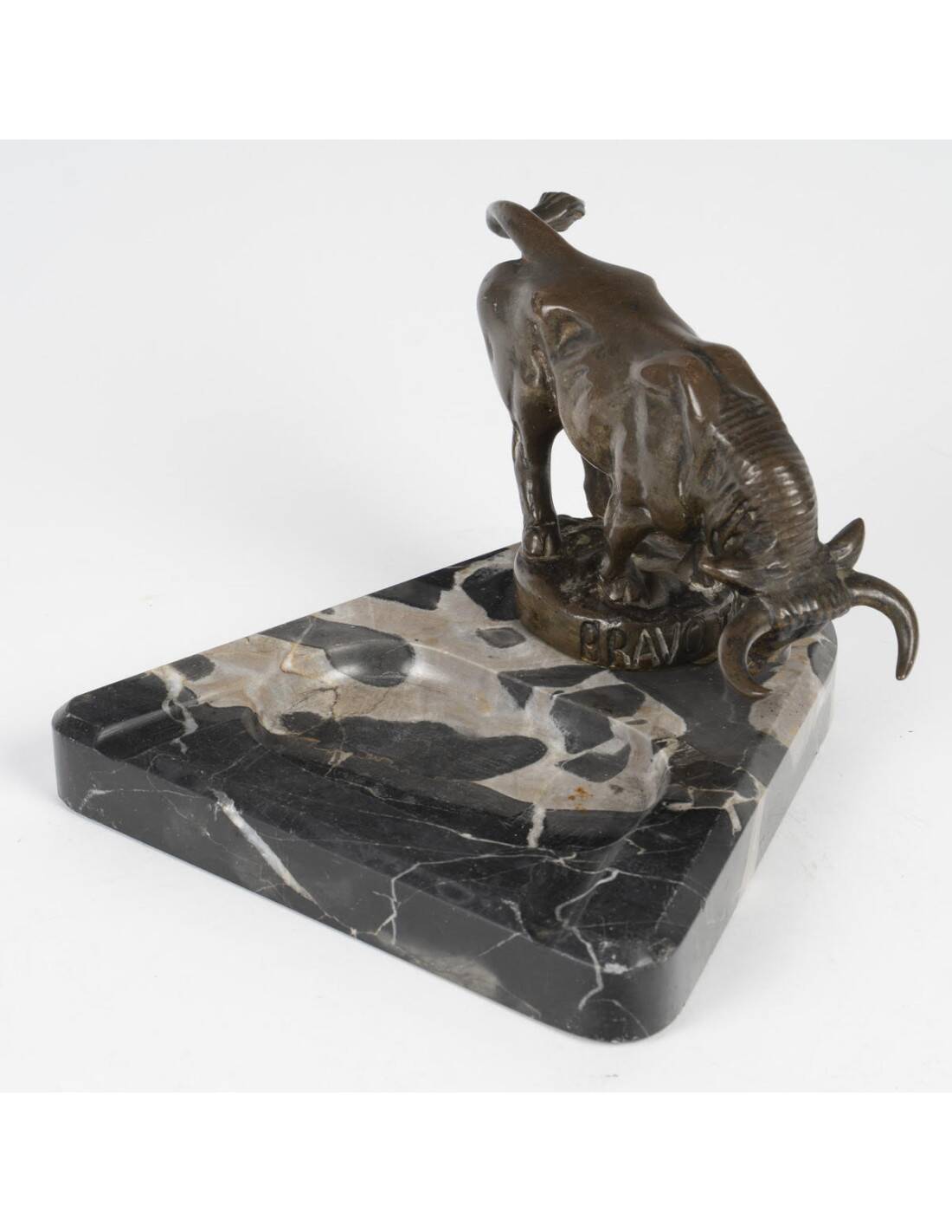 Early 20th century ashtray in patinated bronze and marble.