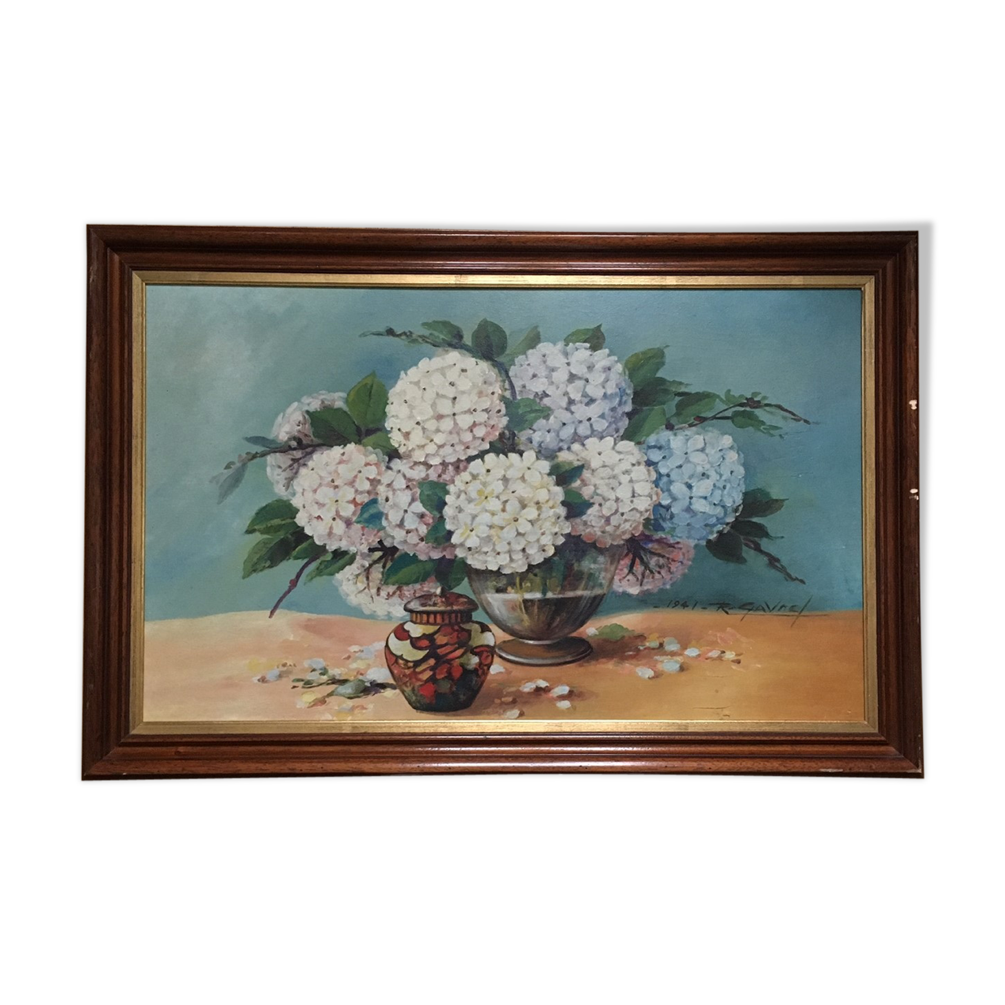 Table bouquet of hydrangeas