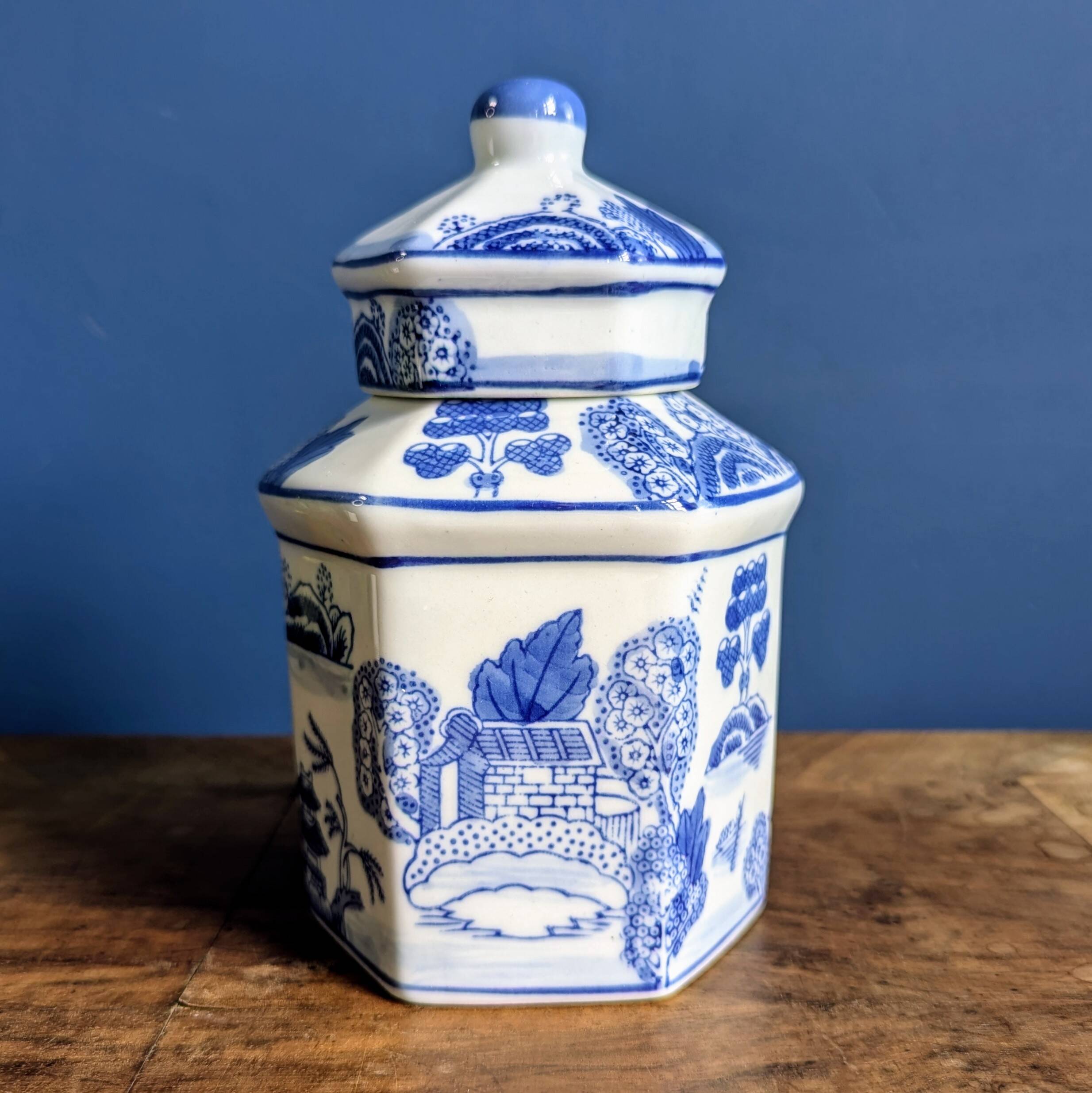 18cm Chinese White and Blue 6-Sided Covered Pot