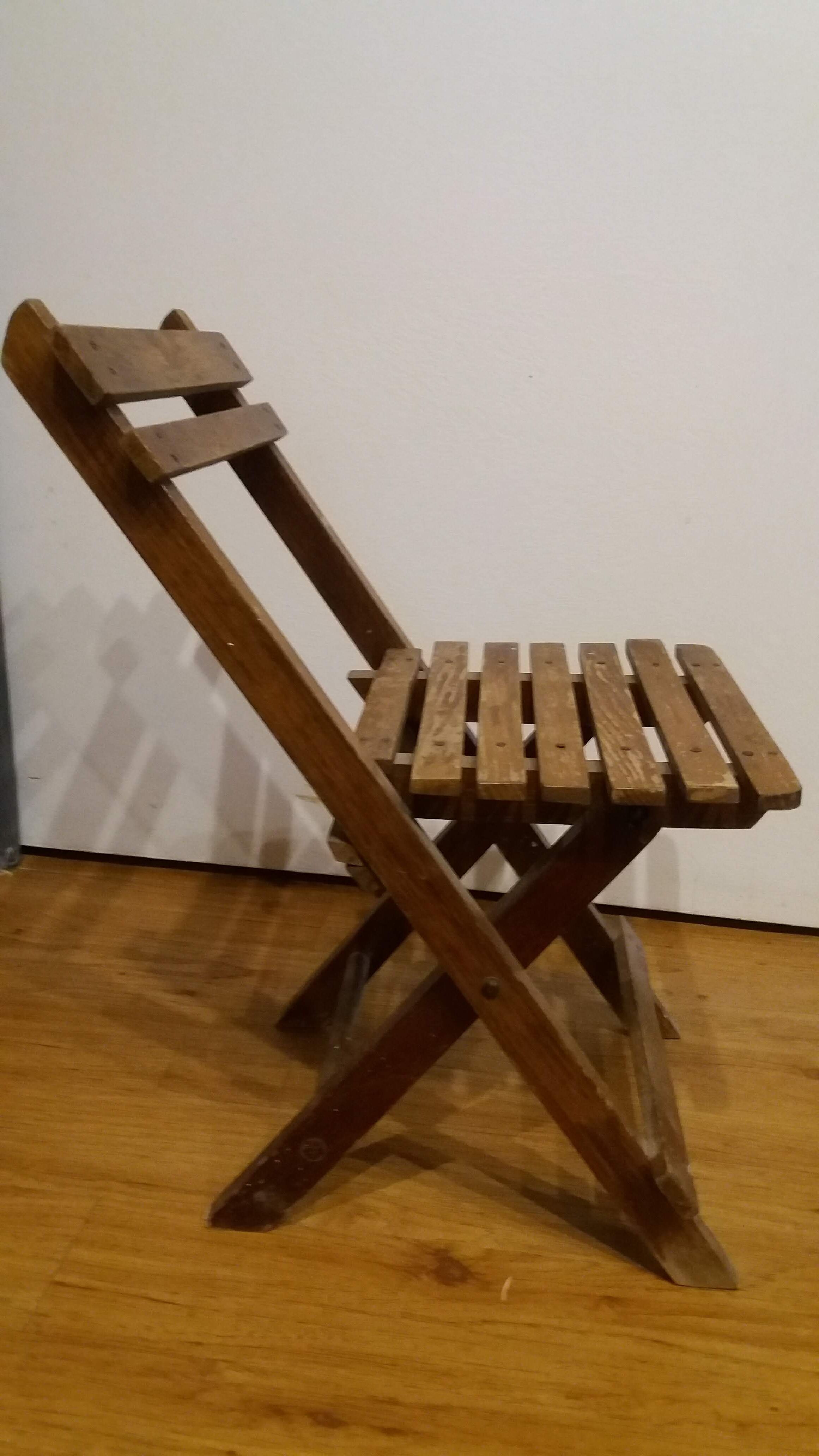 Folding child chair