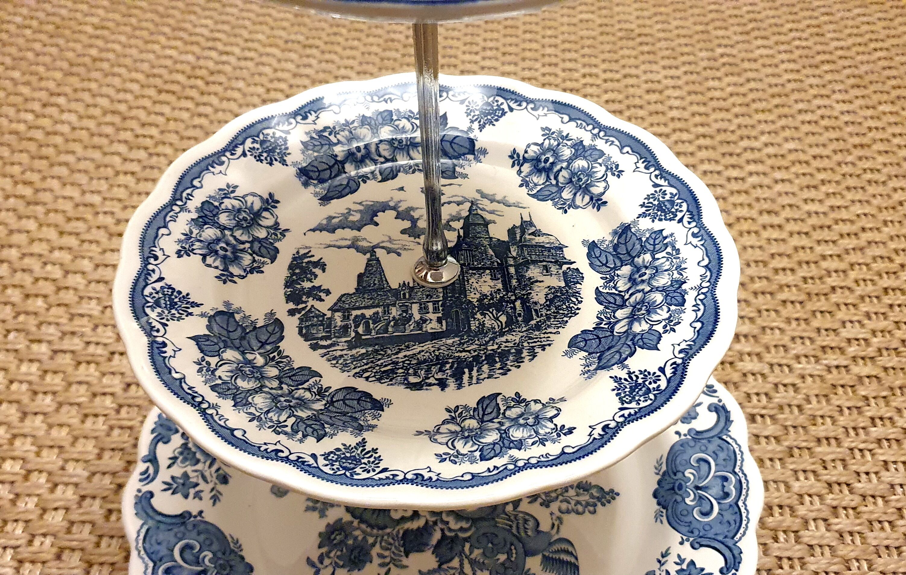 Display servant to cake fruit aperitif