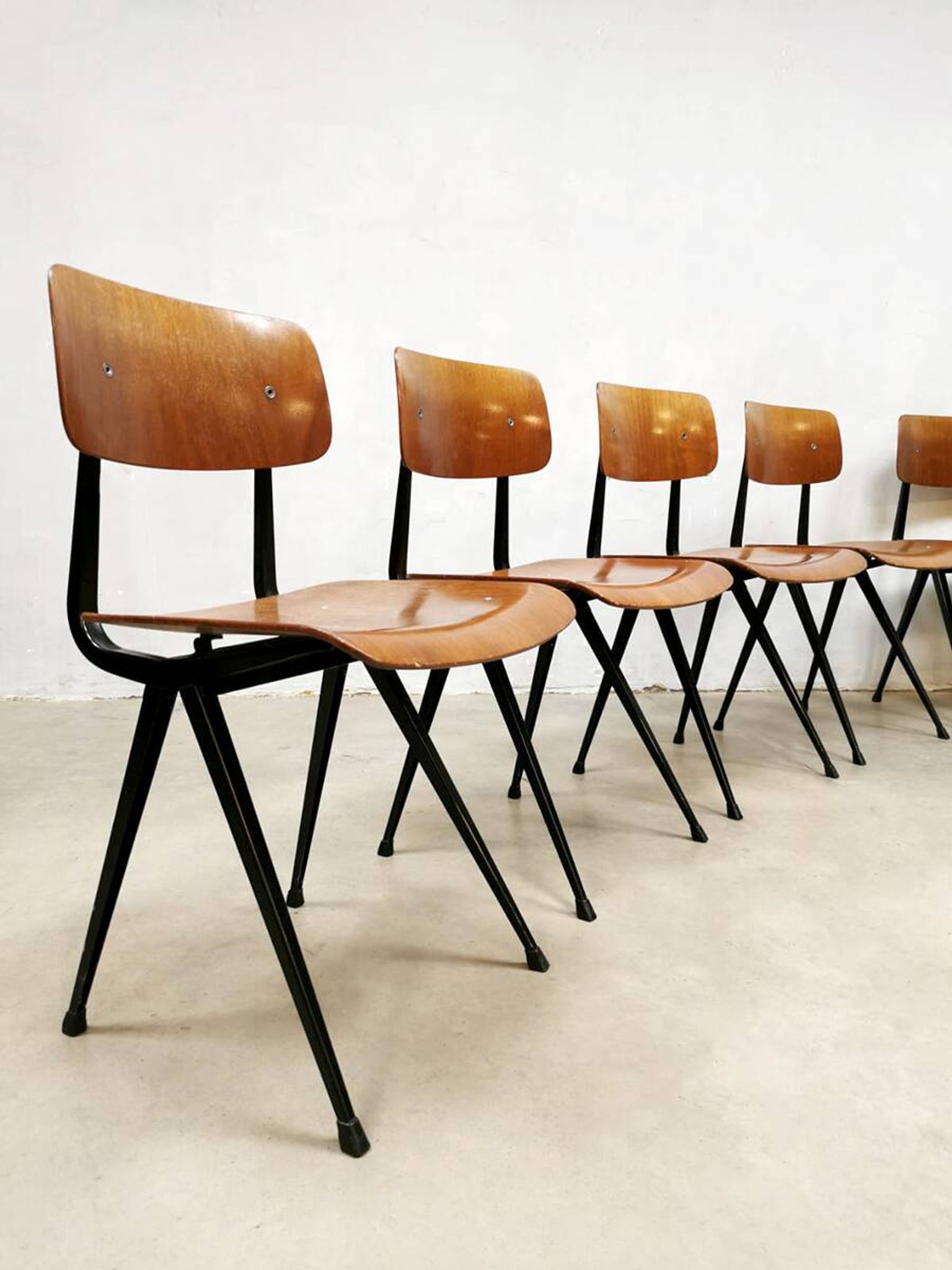 Dutch industrial design school chairs Stoelen Friso Kramer 1st edition