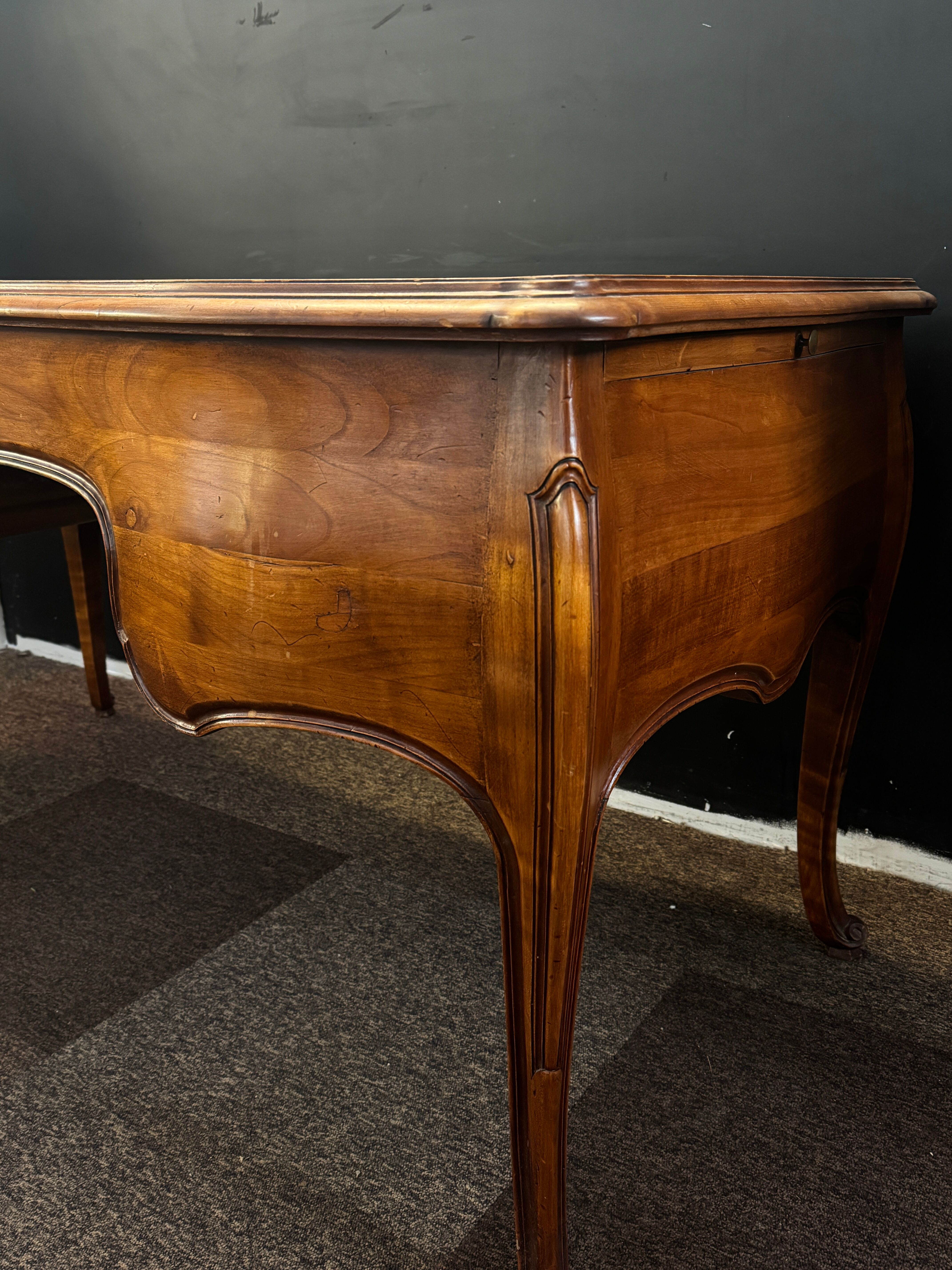 Curved desk in Louis XV style – 5 drawers