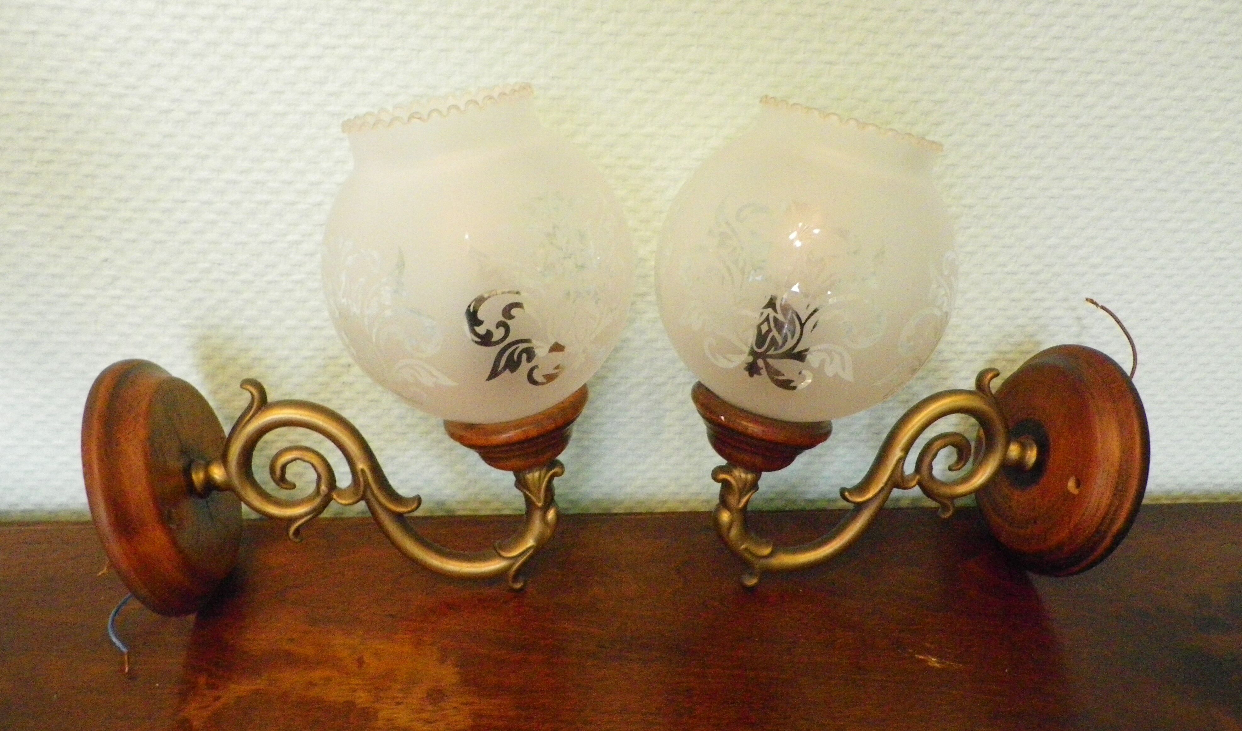 Wall lamps in wood and gilded metal, openwork glass lampshade