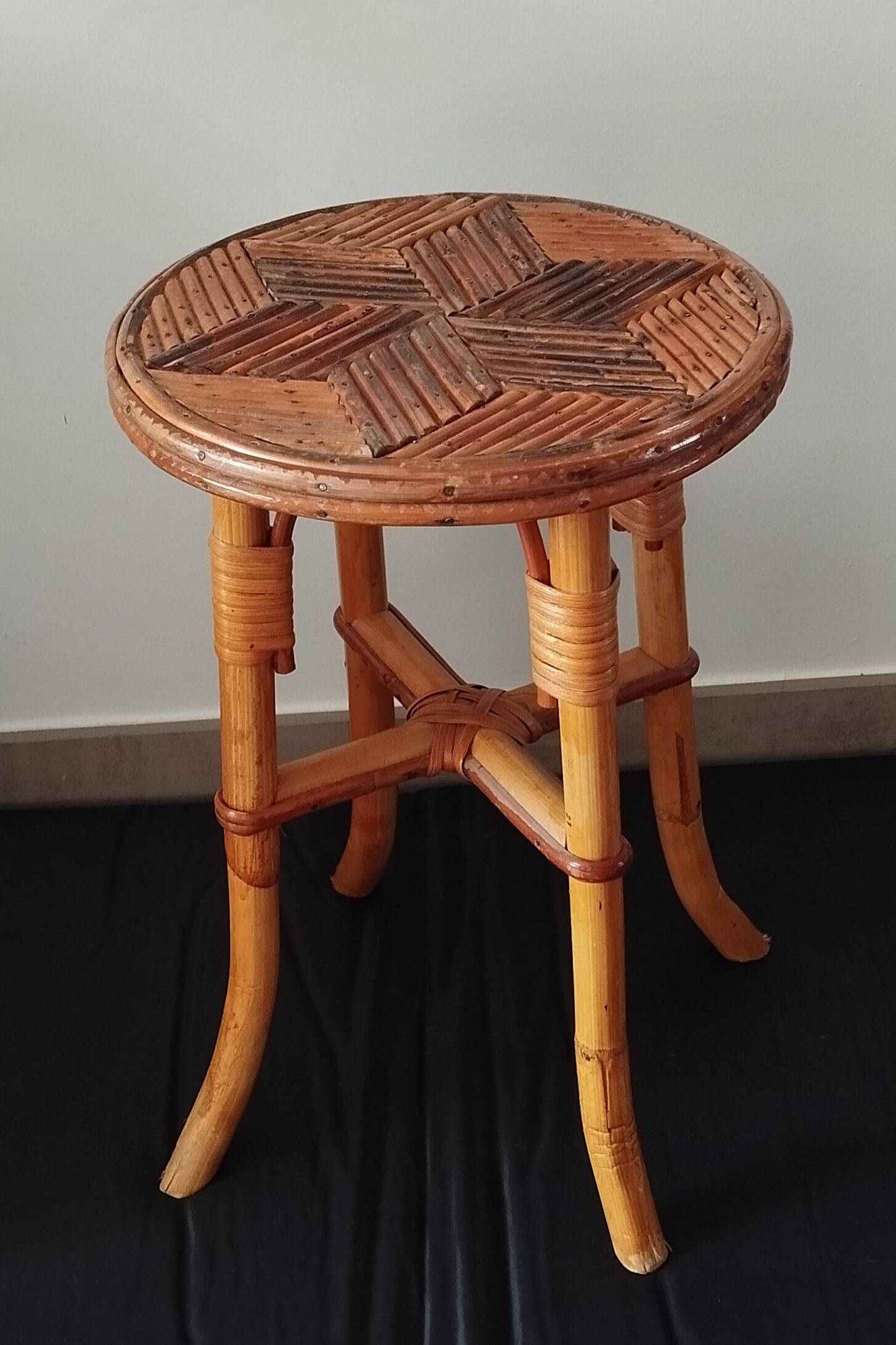 Tabouret vintage en rotin