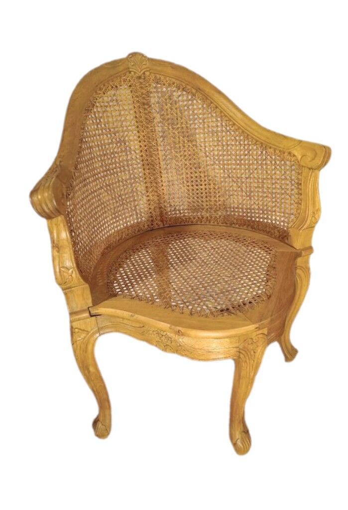Armchair in solid oak with caning and a central leg (known as couillard), 89x68cm.