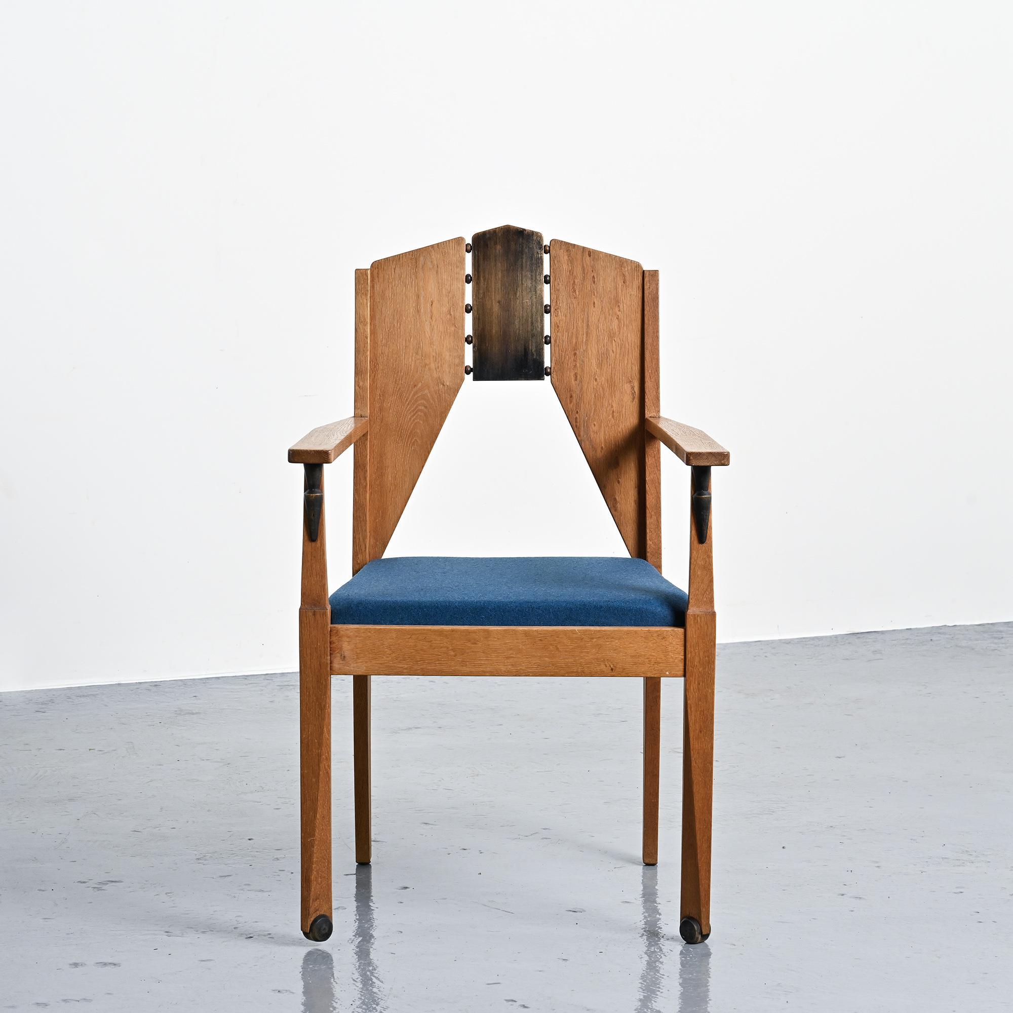 Paire de fauteuils Amsterdamse School en chêne par J.J. Zijfers, 1928