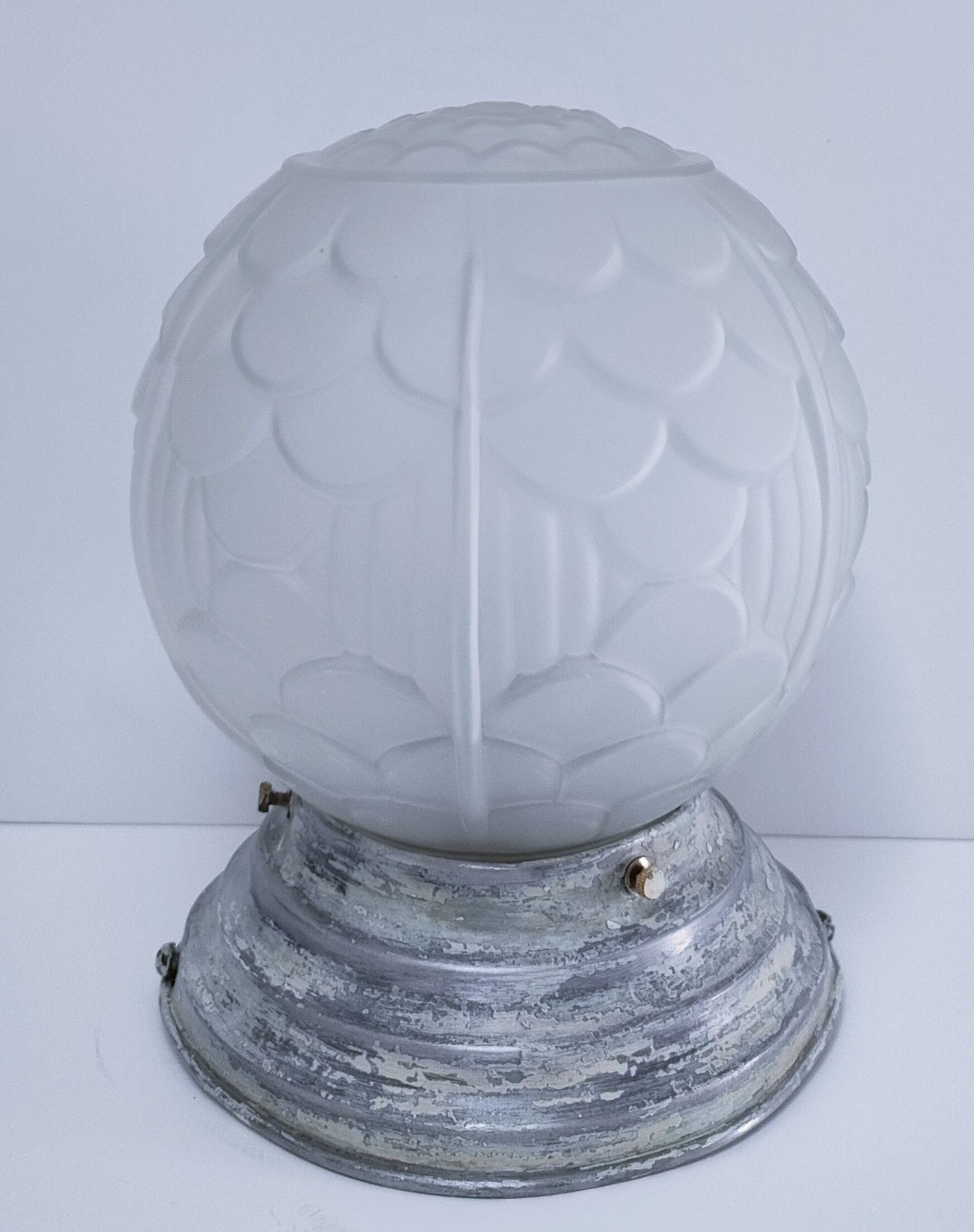 Lampe art déco boule verre pressé moulé
