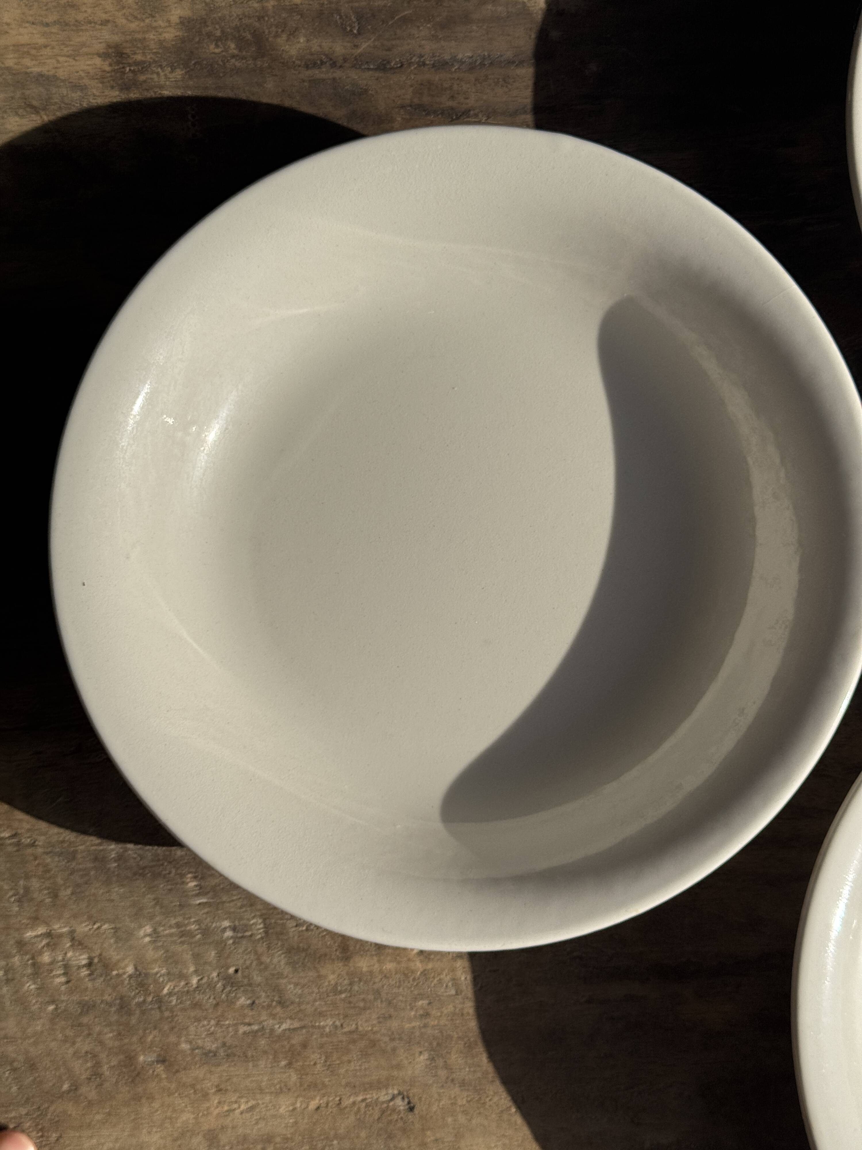 Set of 5 thick white deep plates, no brand, D21.5.