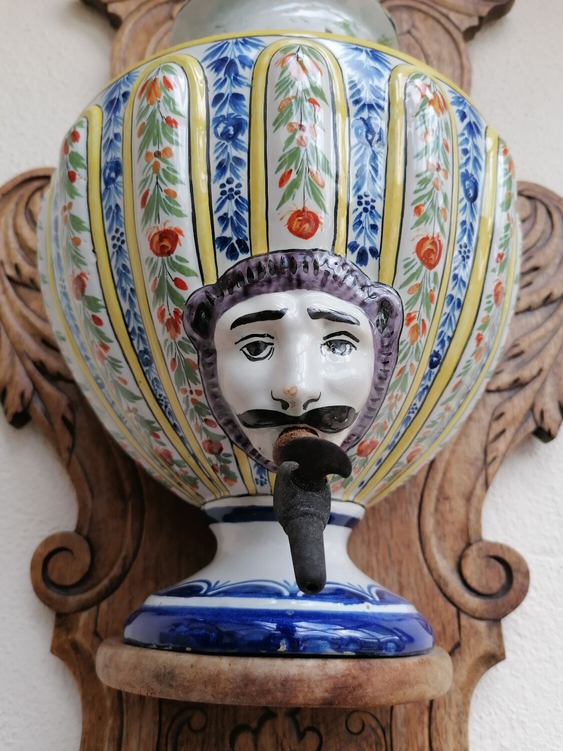 Wall fountain in Quimper earthenware