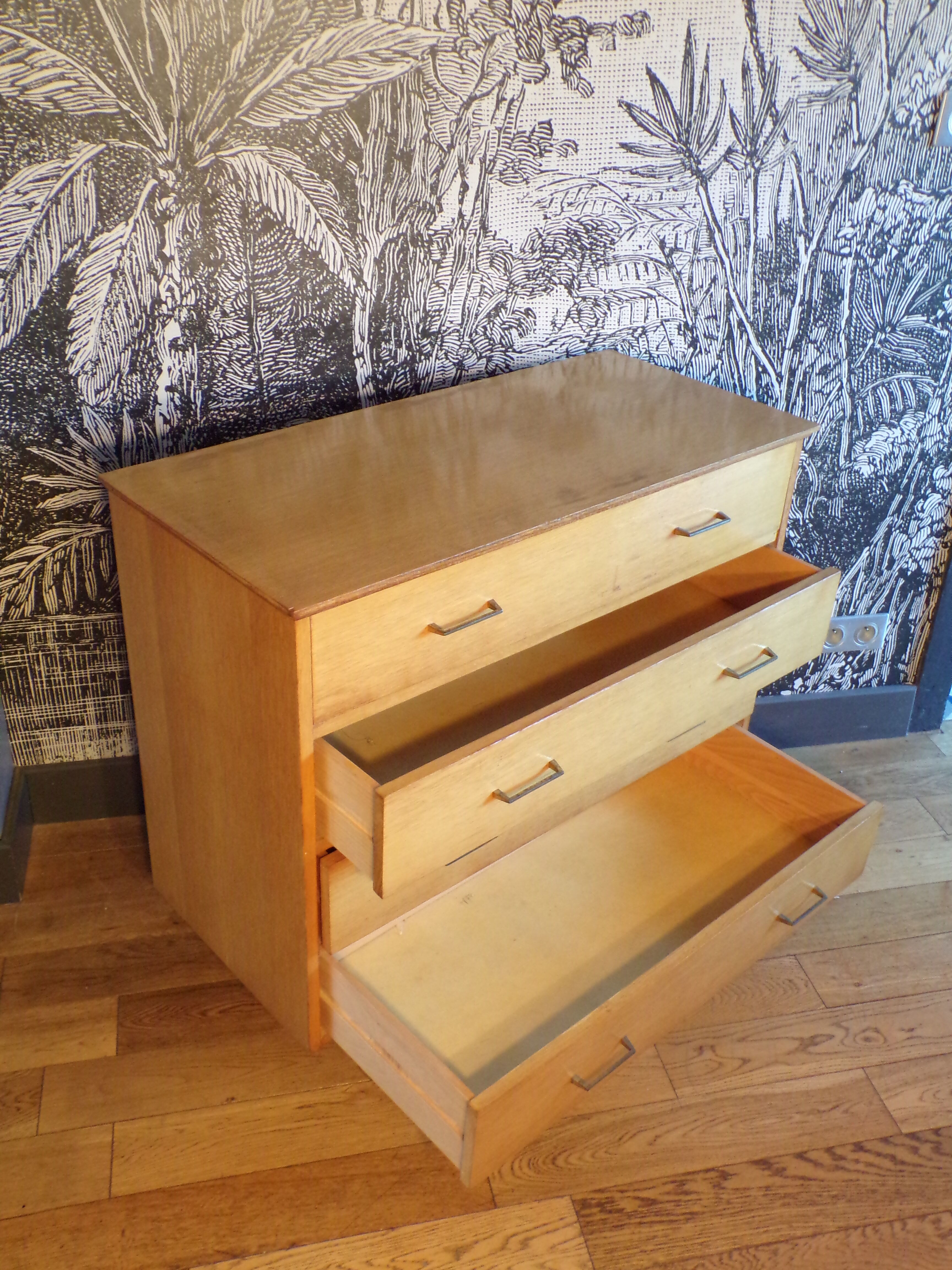 Vintage dresser 4 drawers