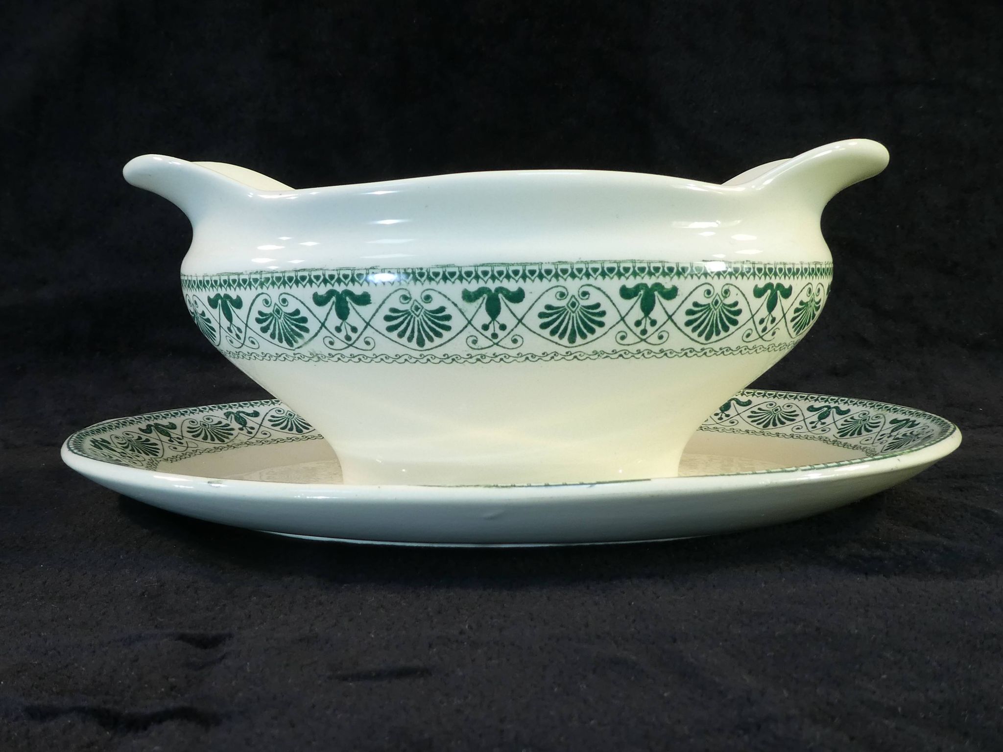 Sauciere en faience Boch freres la louviere décor palmette