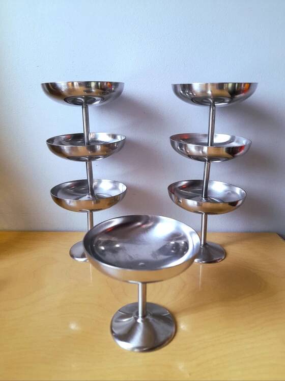 Set of ice cream or dessert bowls in stainless steel.