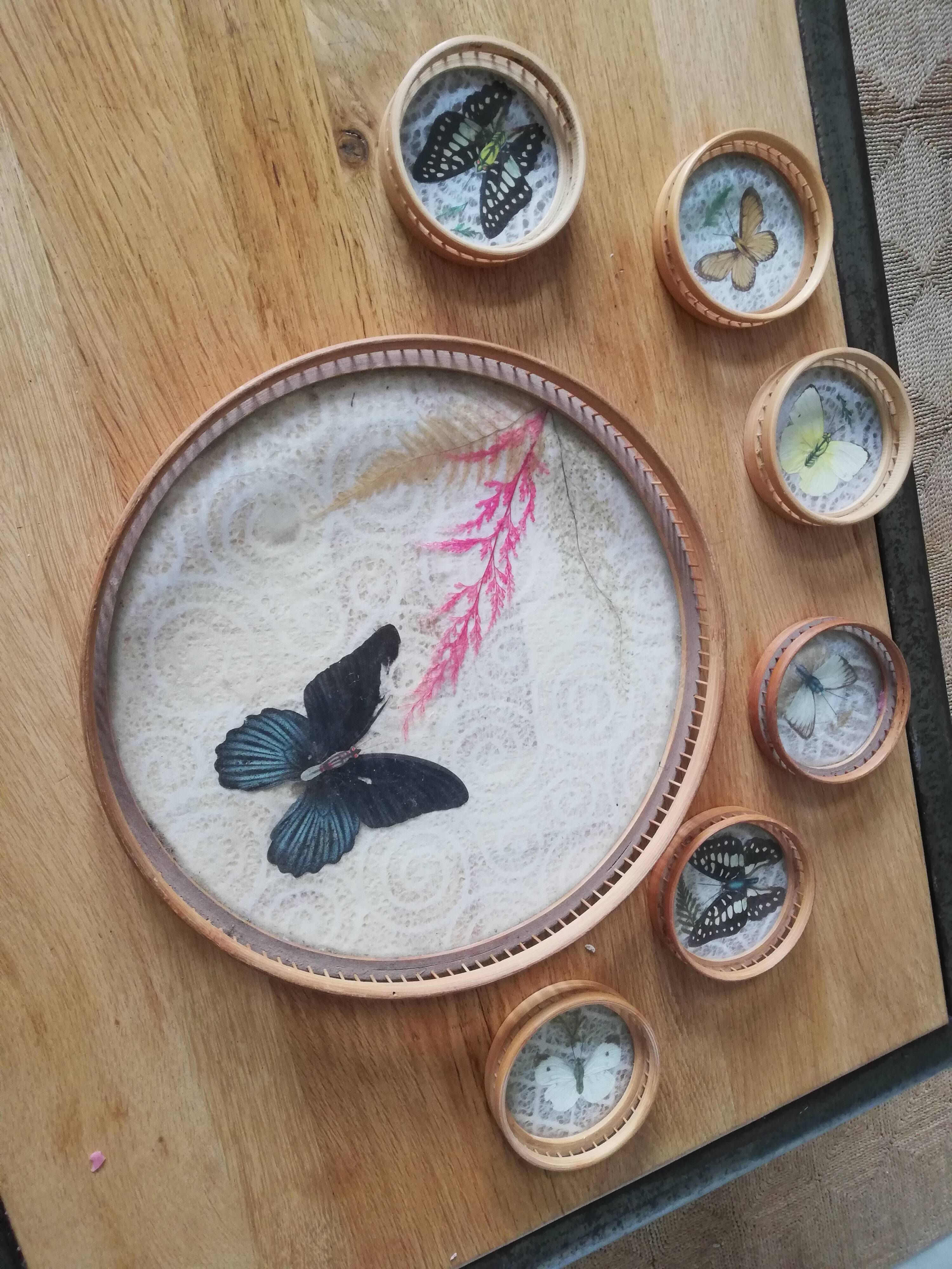 Vintage rattan tray with 6 under glasses