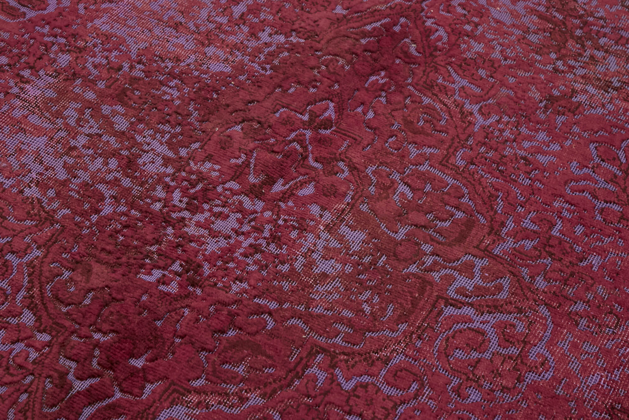 Hand-knotted anatolian one of a kind 1970s 185 cm x 287 cm red wool carpet