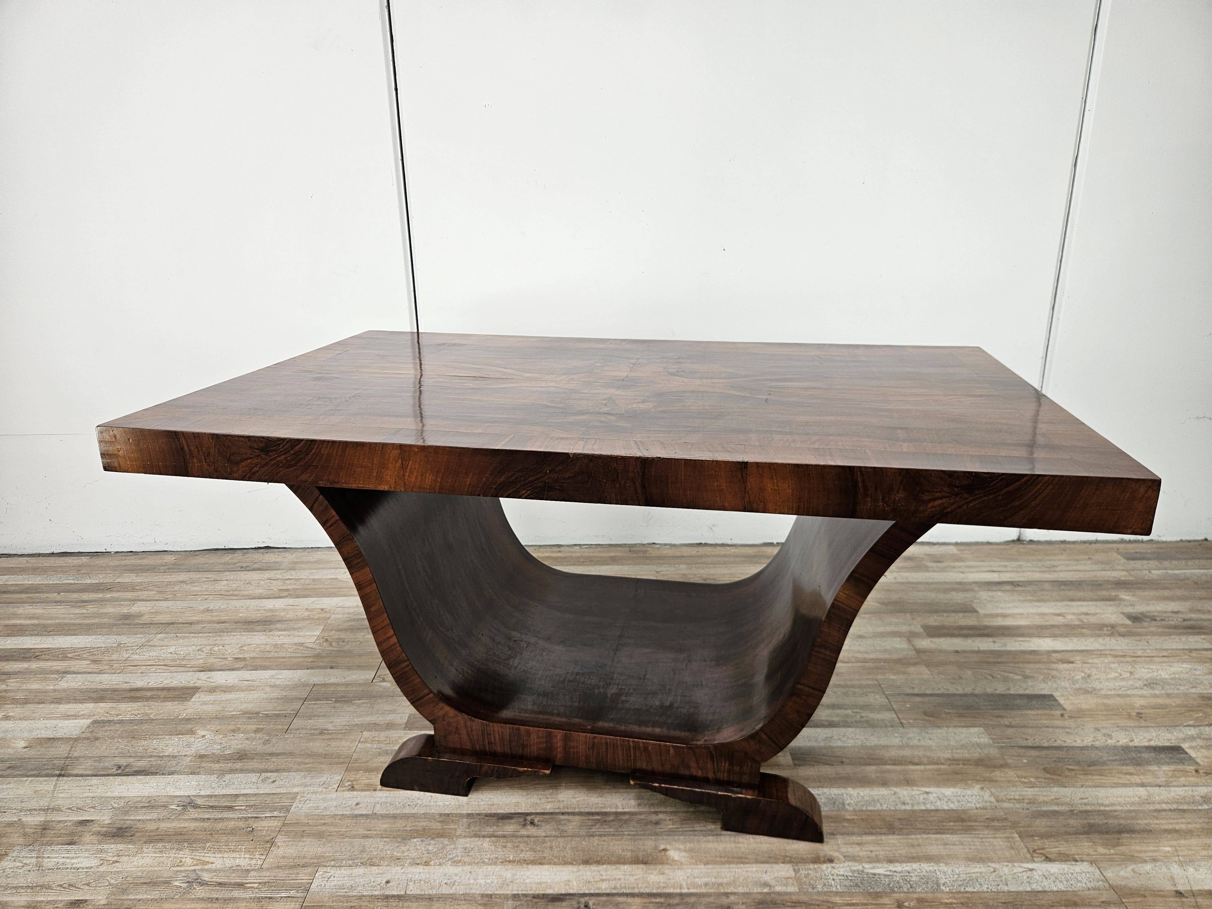 Art Decò dining table in walnut burl, 1940