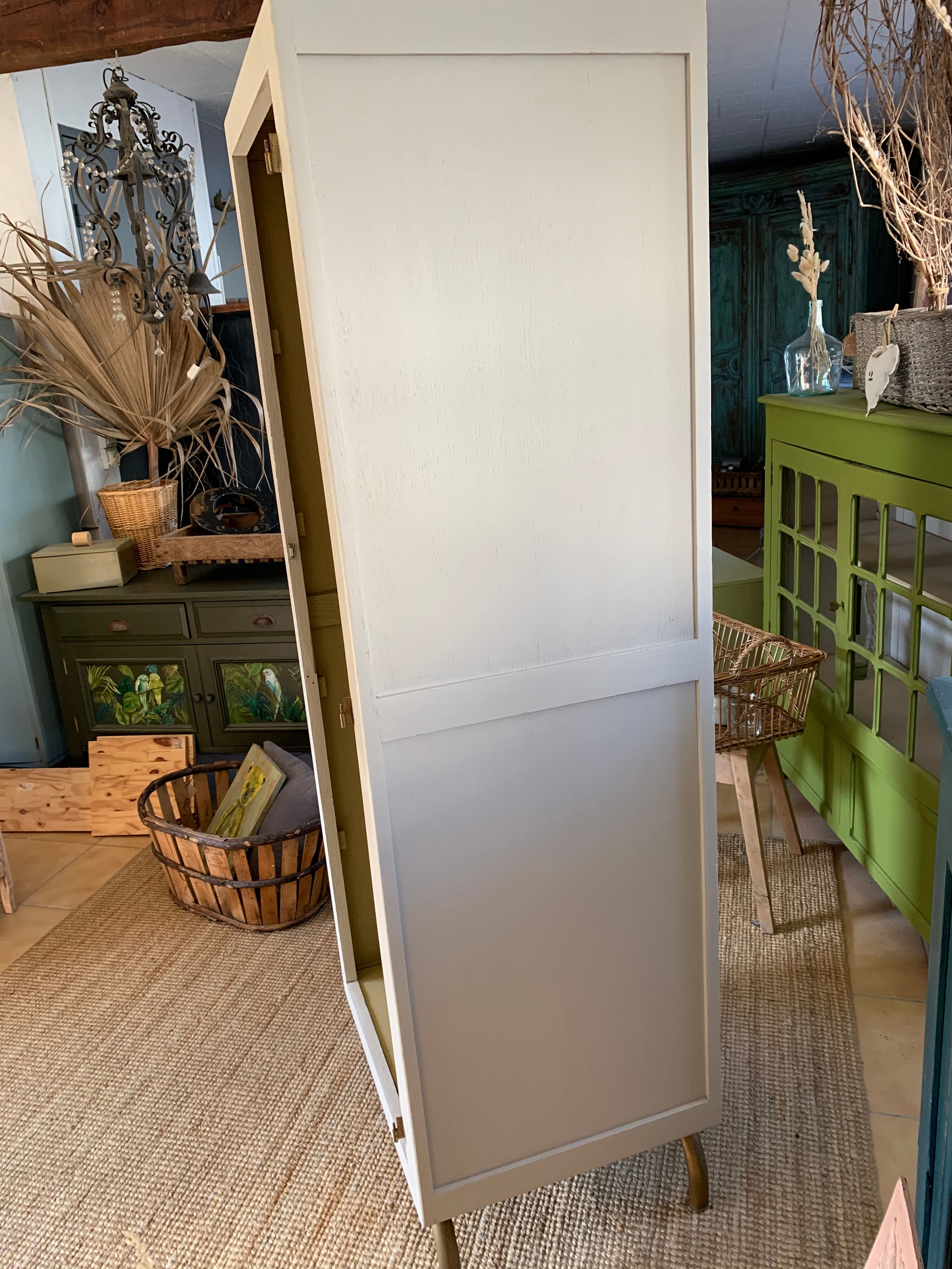 Boarding locker room