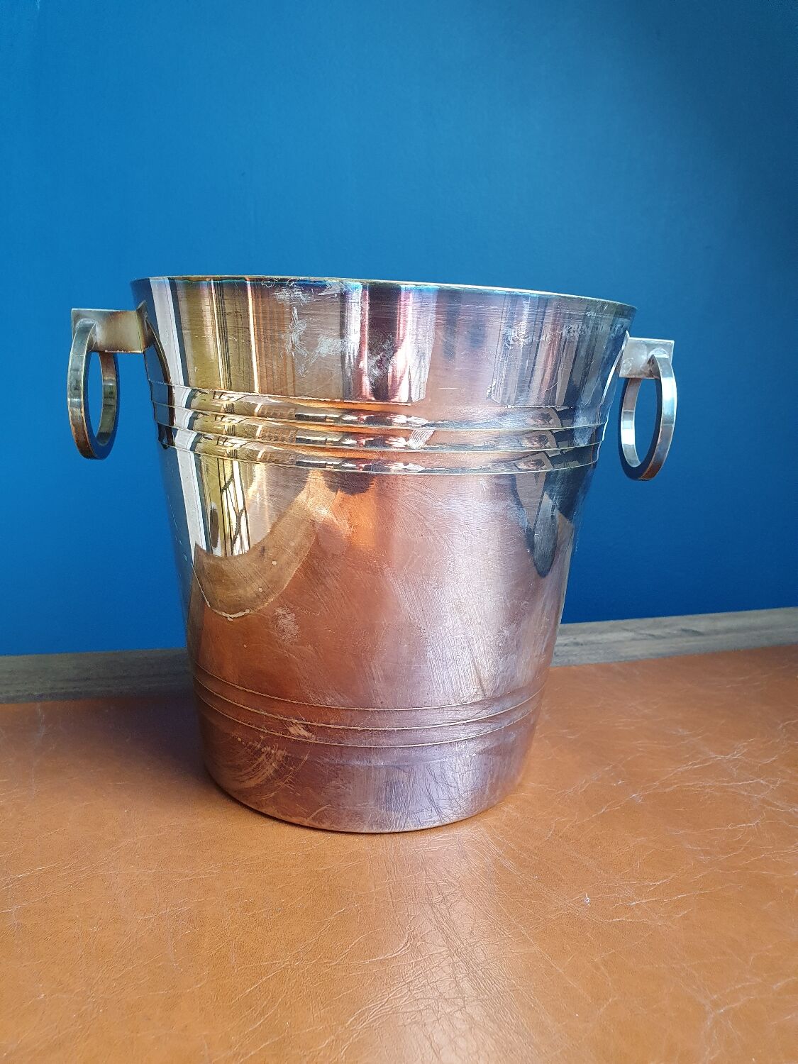 Champagne silver metal ear bucket stamped st médard 25