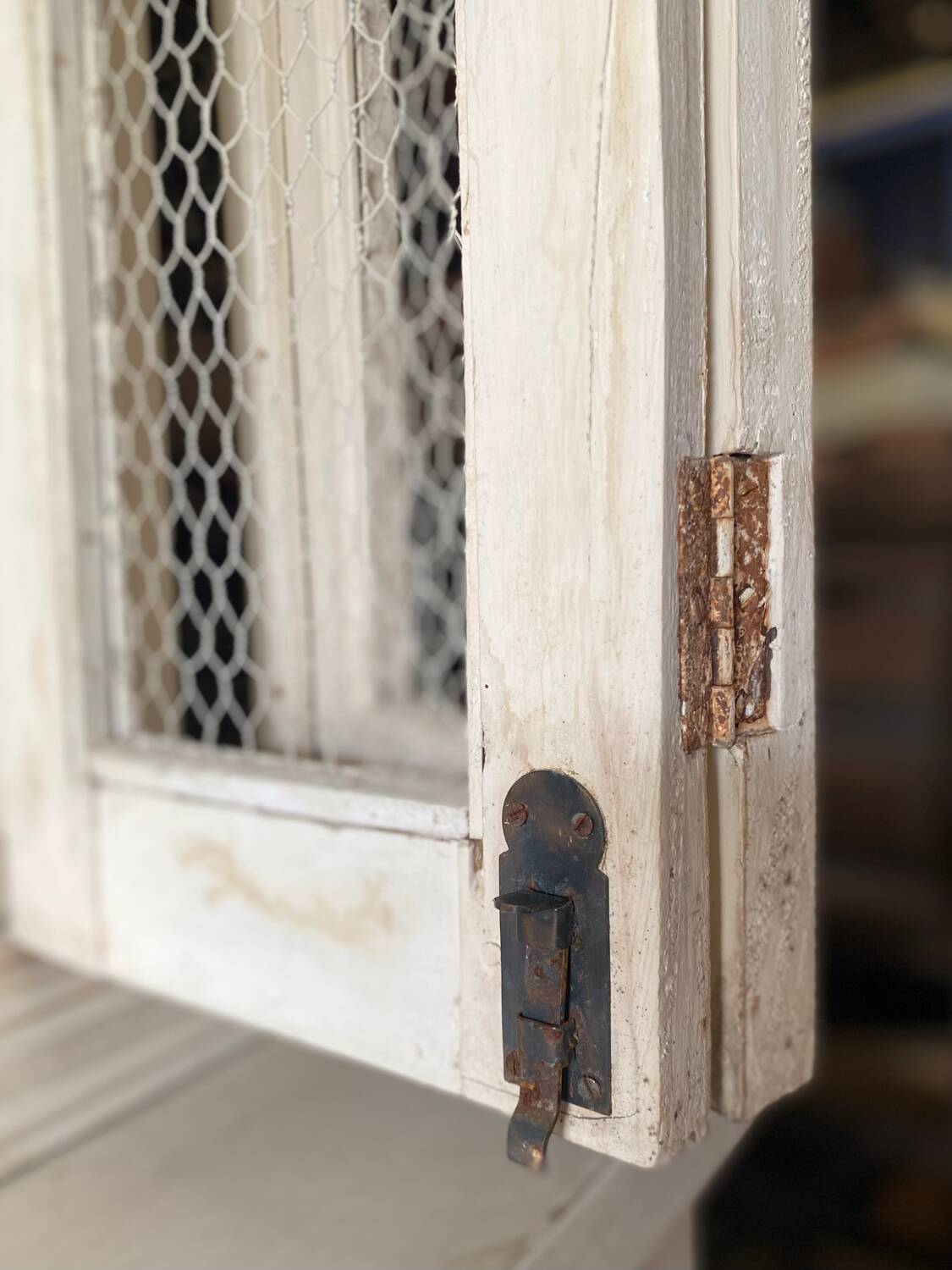 2-part ecru wooden dresser