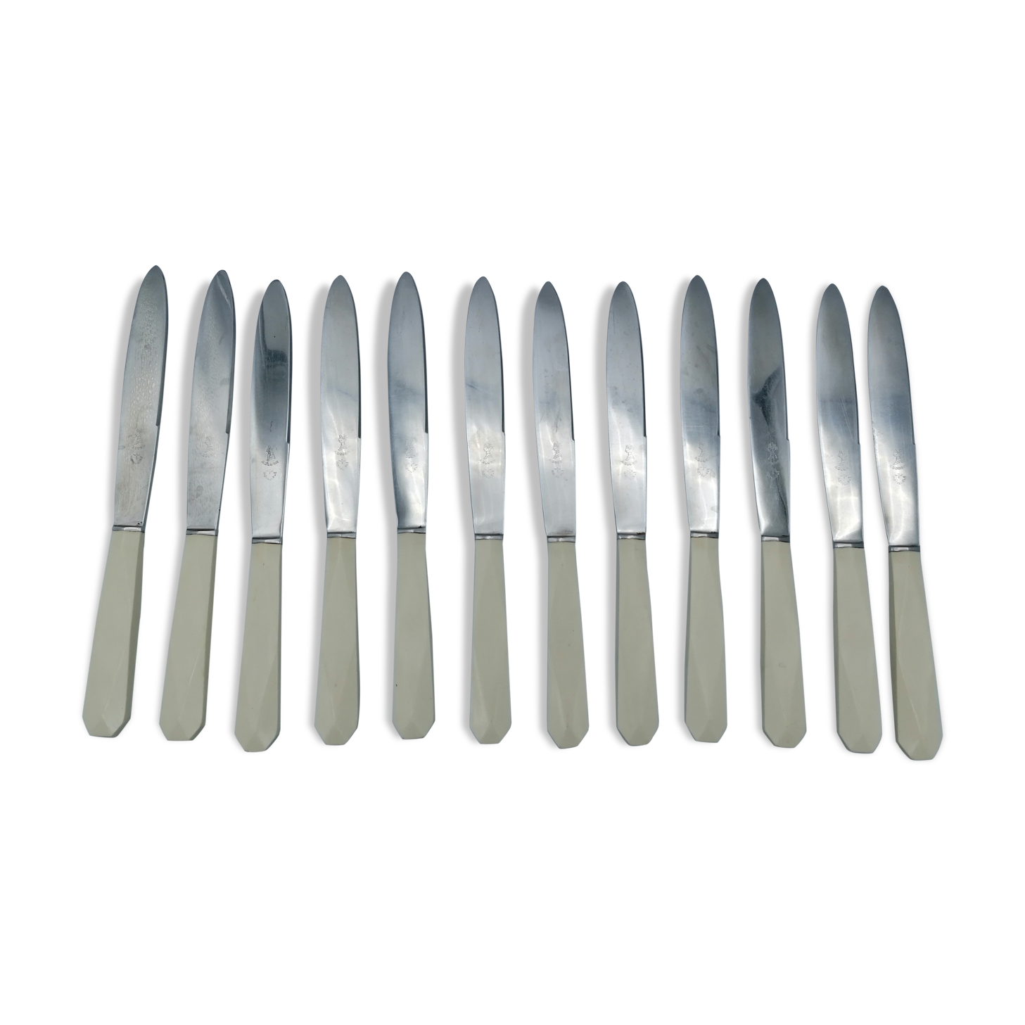 Set of 12 knives