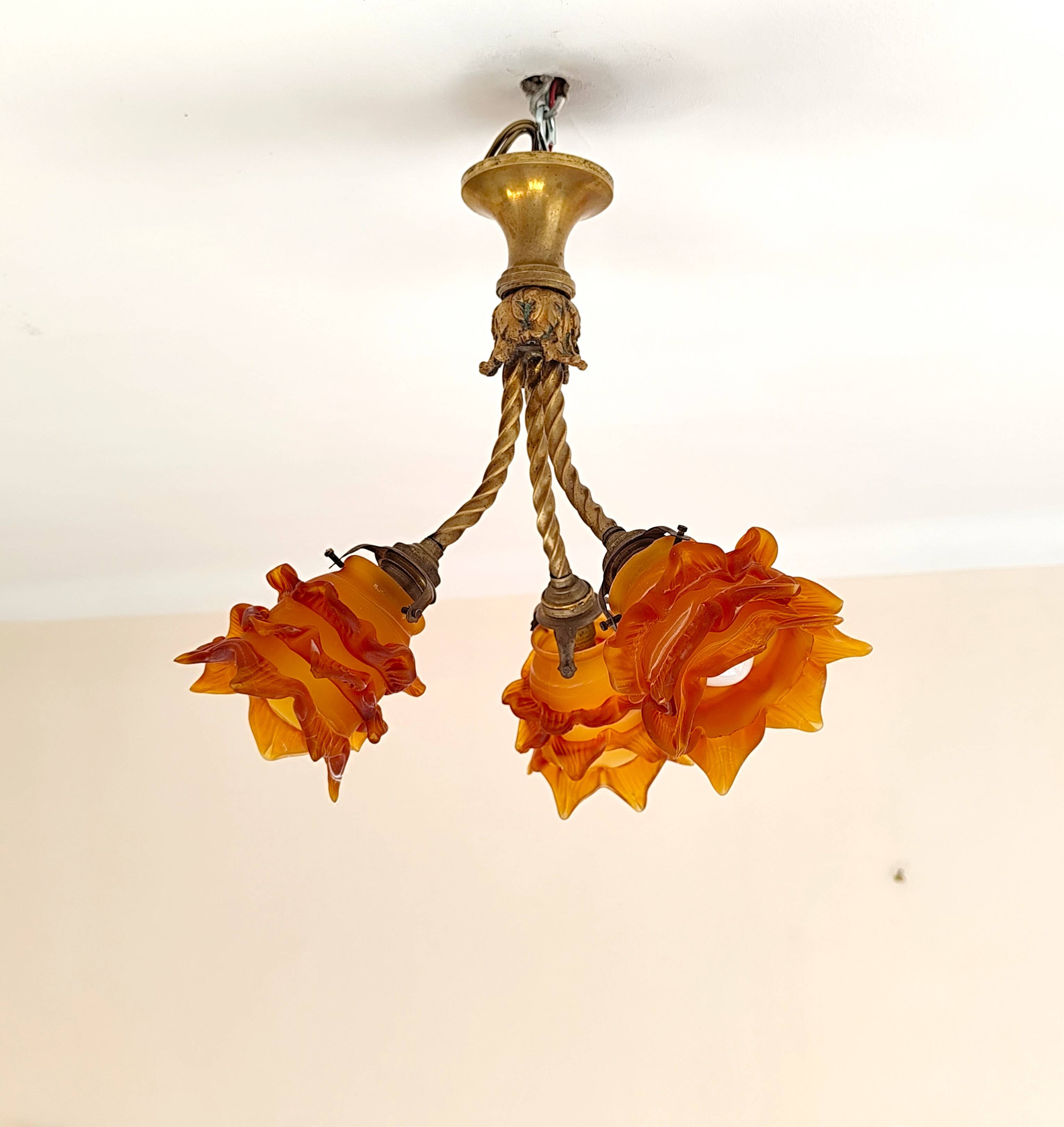 chandelier in Rococo style made of gilded bronze with 3 branches and tulips