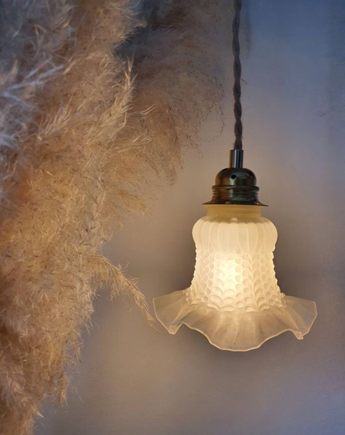 Vintage tulip-shaped portable lamp in frosted glass