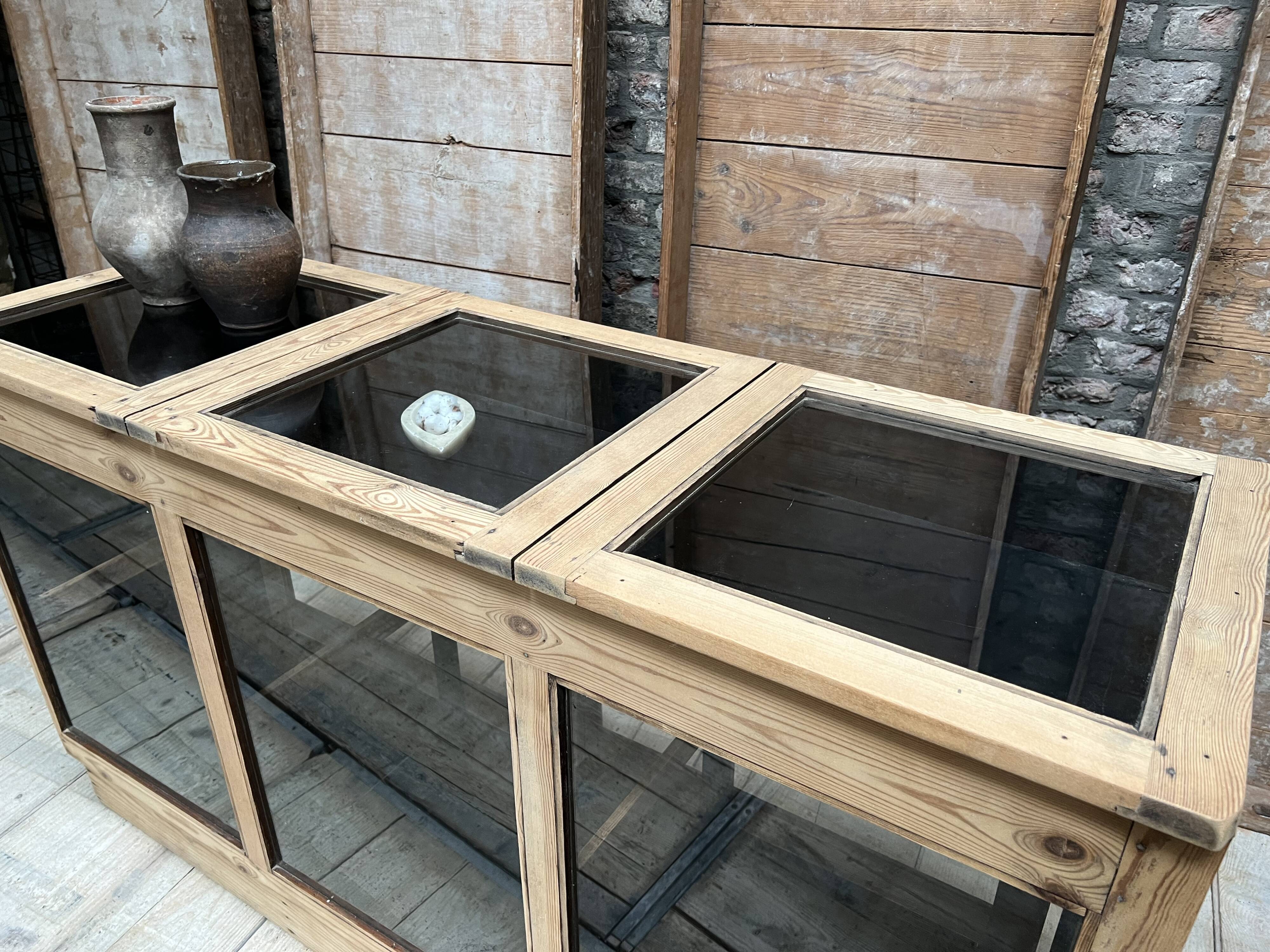 Glass counter