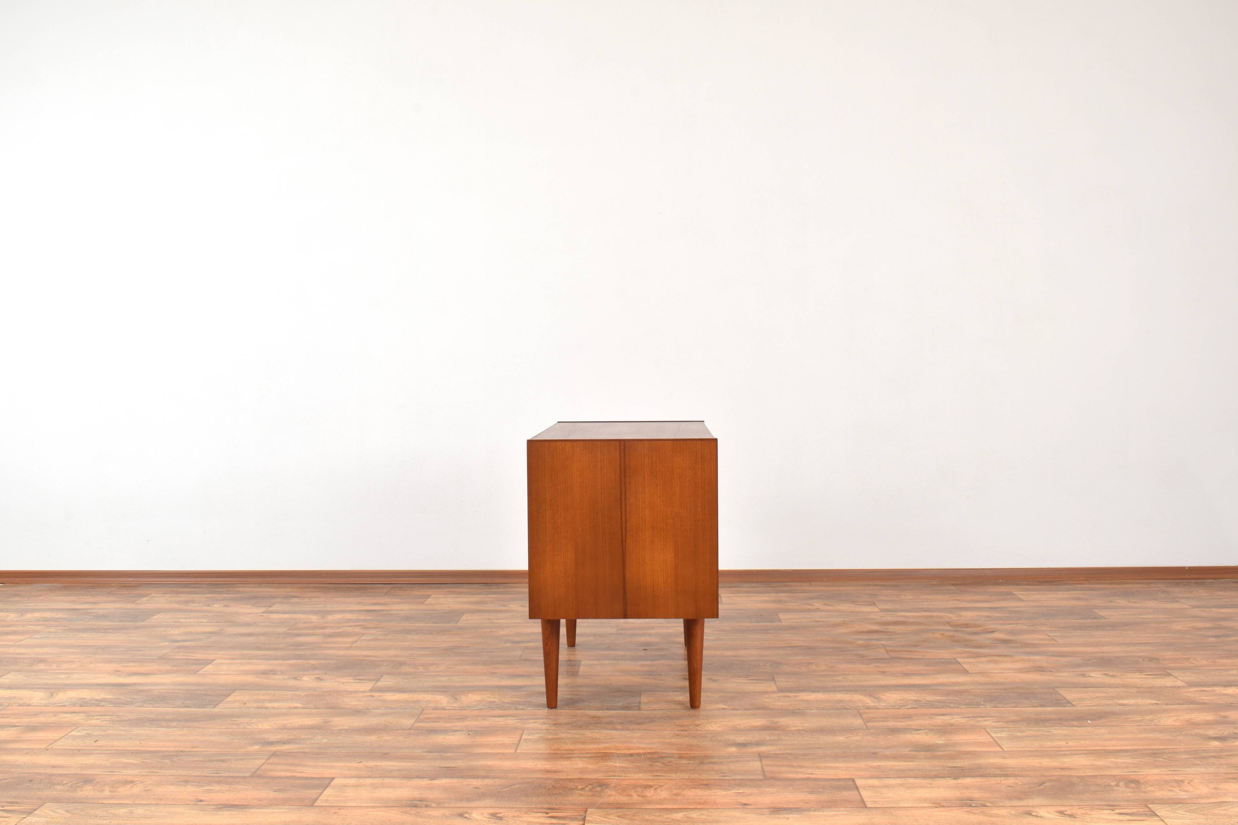Commode à tiroirs danoise du milieu du siècle en teck, années 1960.