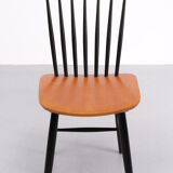 Set off 7 spindle back dining chairs, 1960s